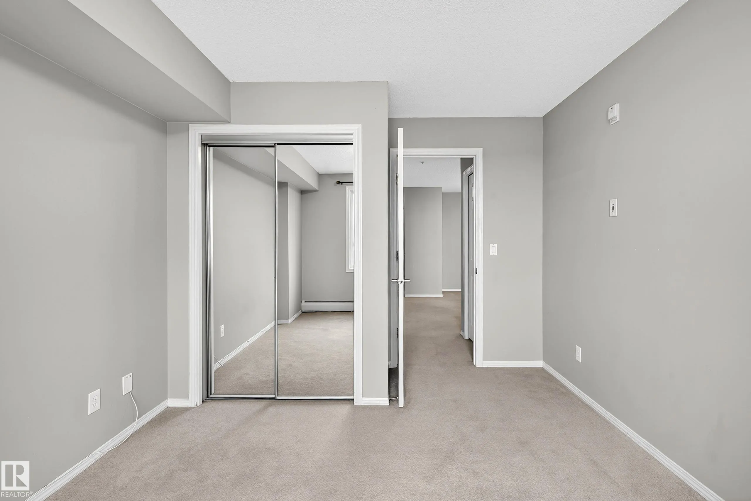 40 SUMMERWOOD Boulevard