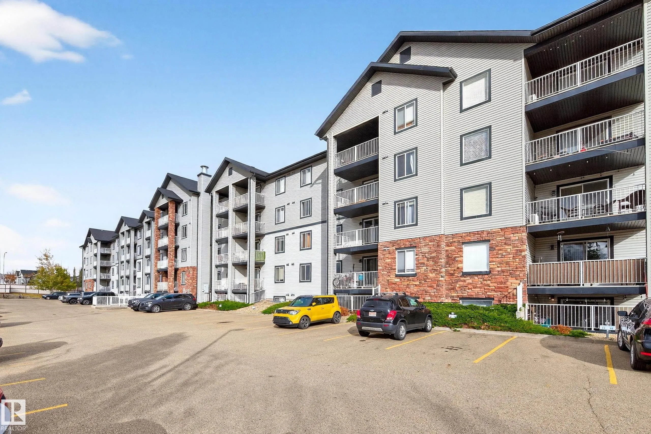 40 SUMMERWOOD Boulevard