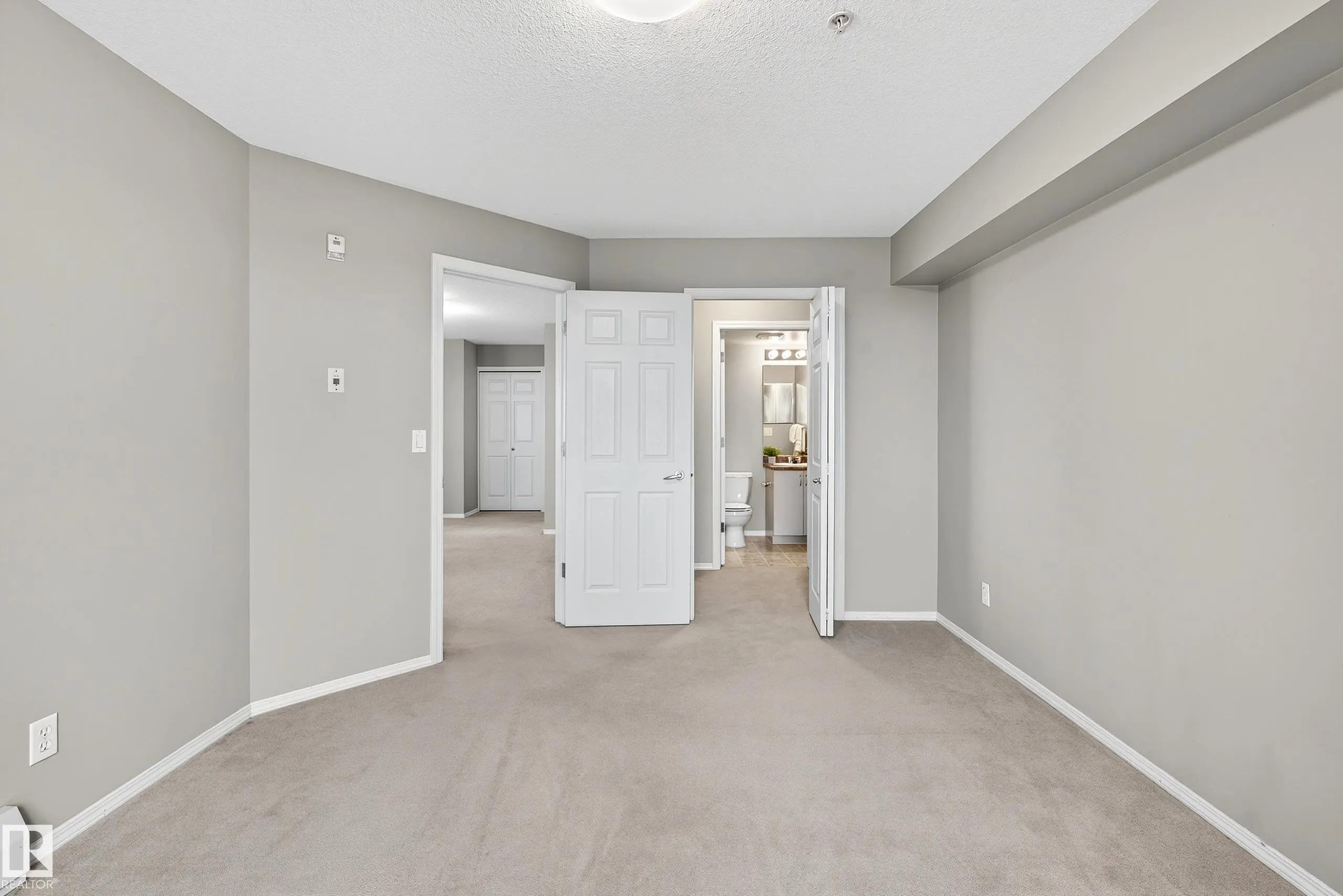 40 SUMMERWOOD Boulevard