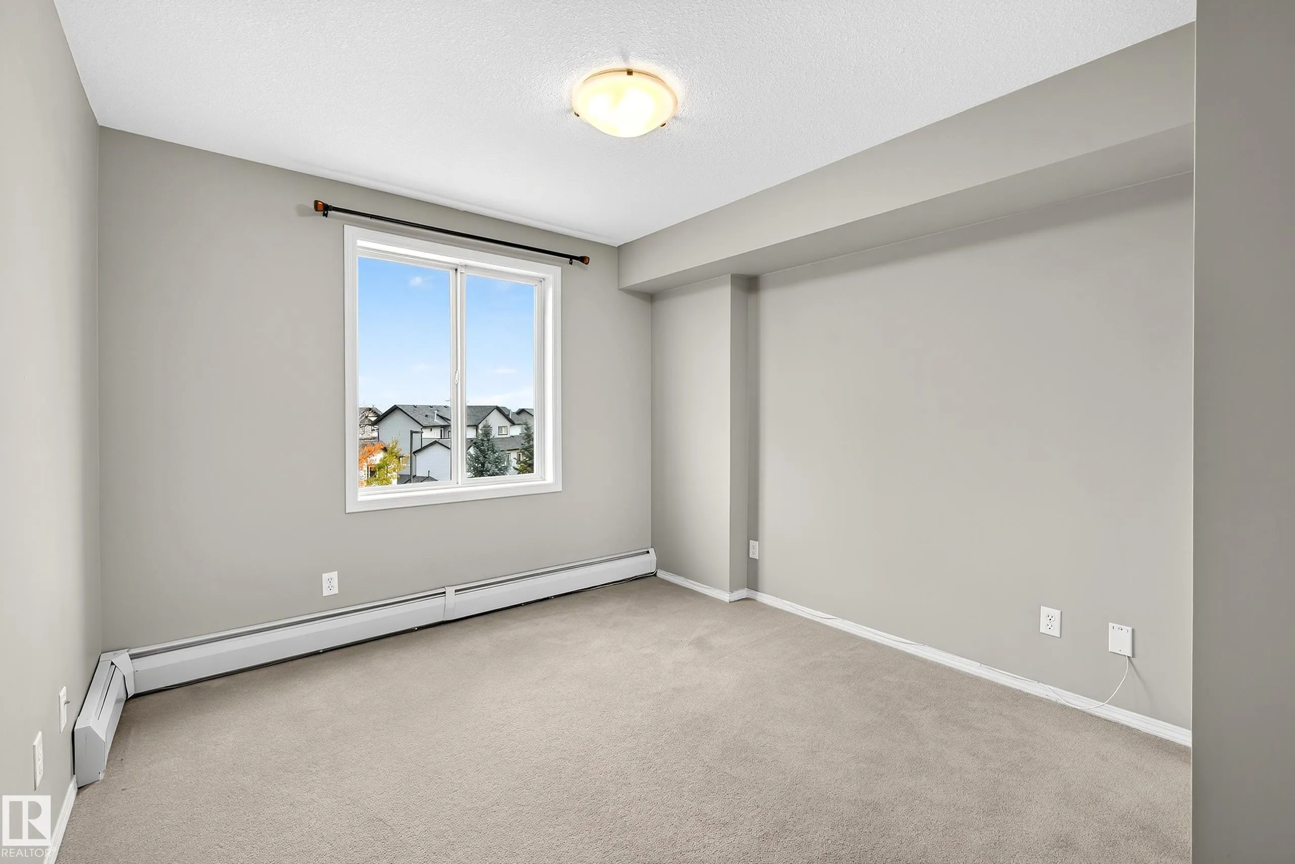 40 SUMMERWOOD Boulevard