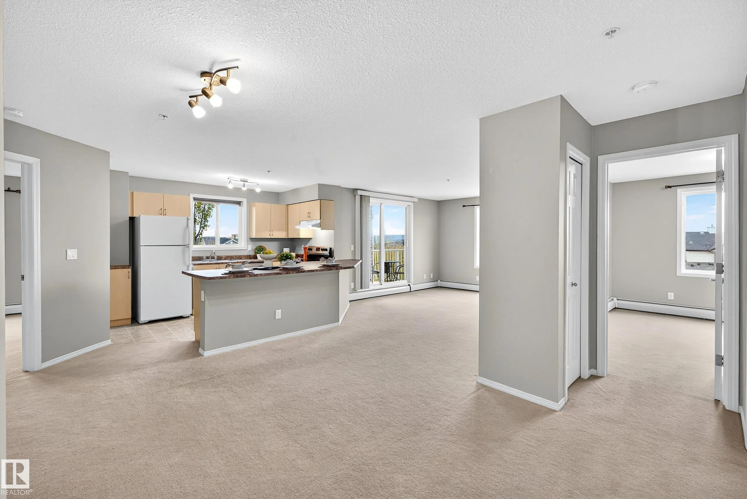 40 SUMMERWOOD Boulevard