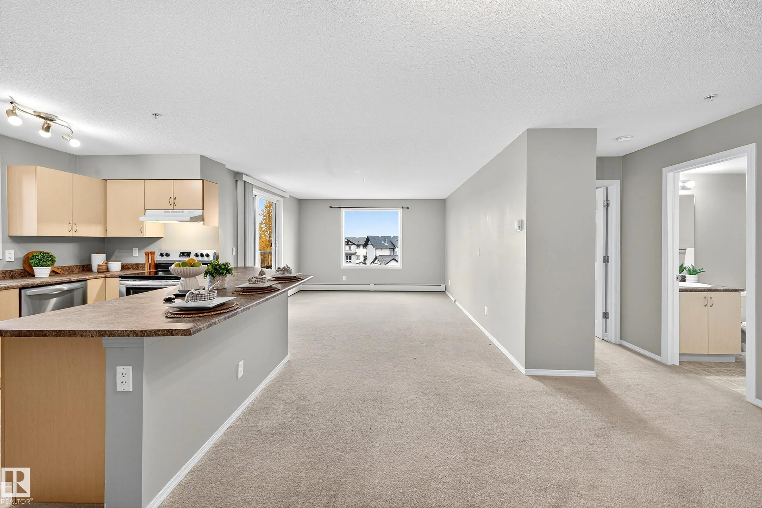 40 SUMMERWOOD Boulevard