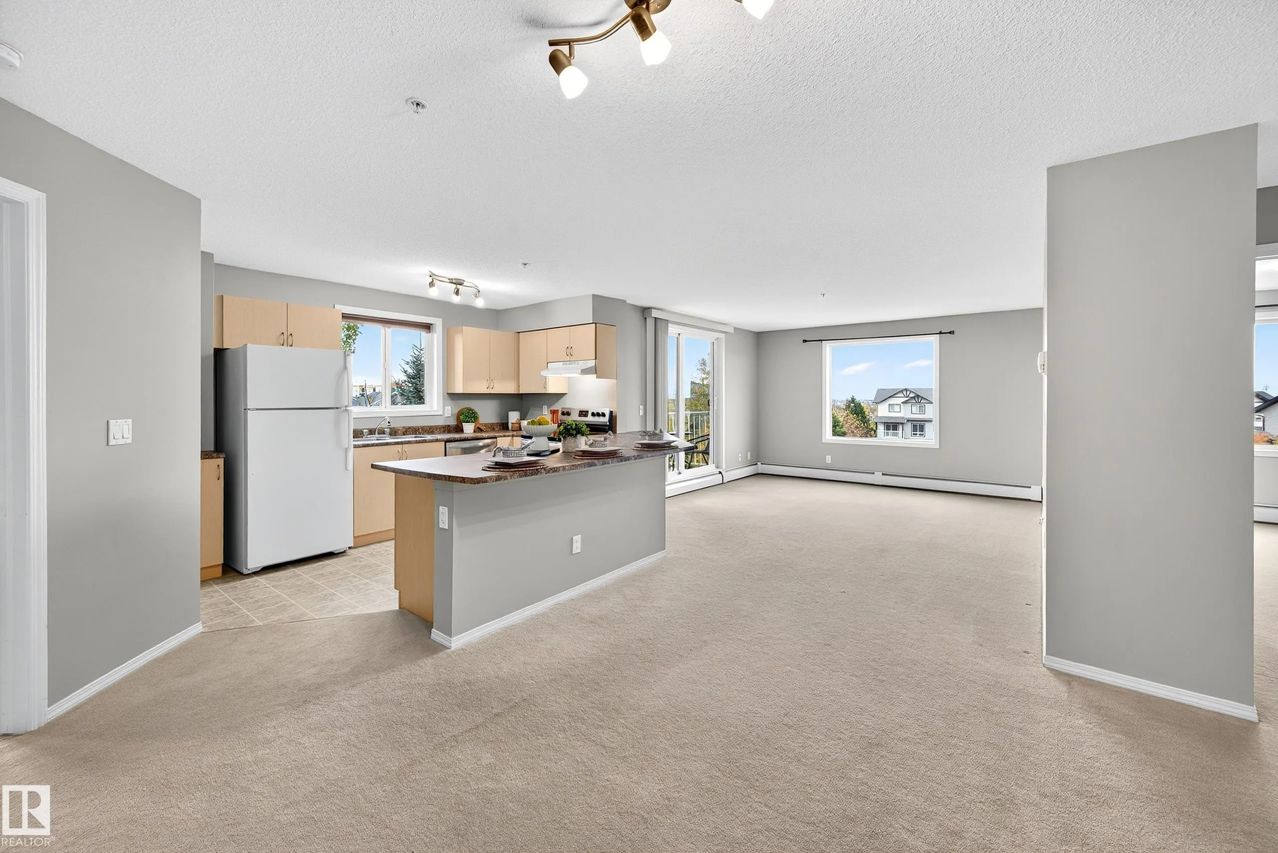 40 SUMMERWOOD Boulevard