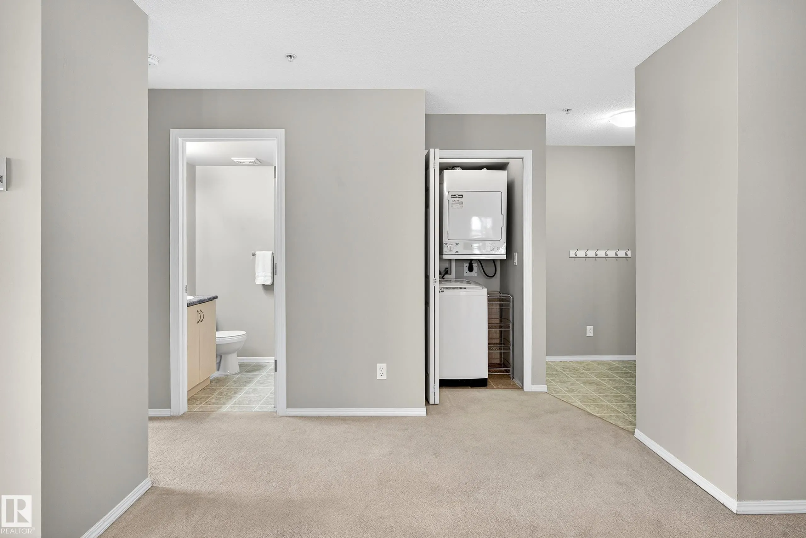 40 SUMMERWOOD Boulevard