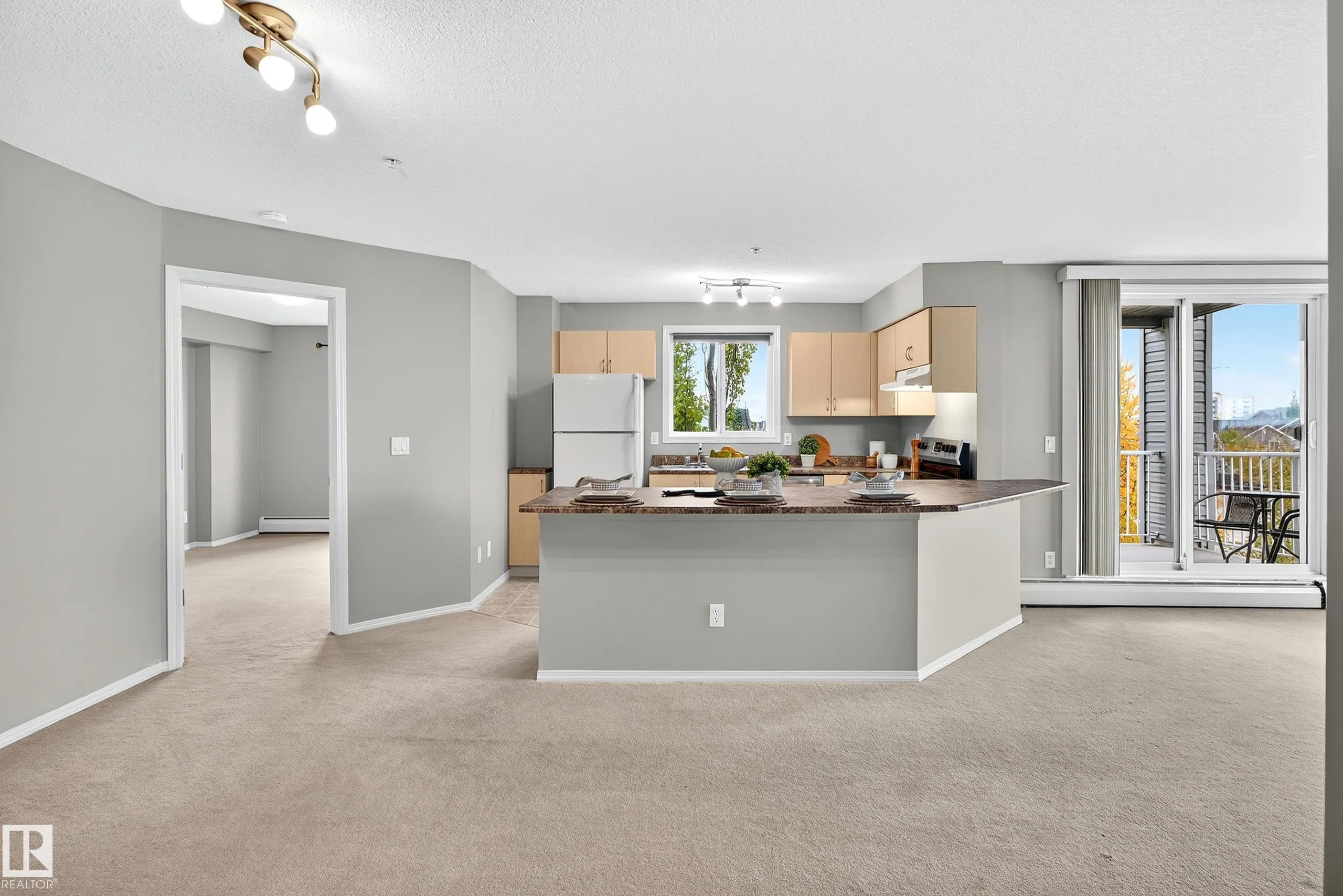 40 SUMMERWOOD Boulevard