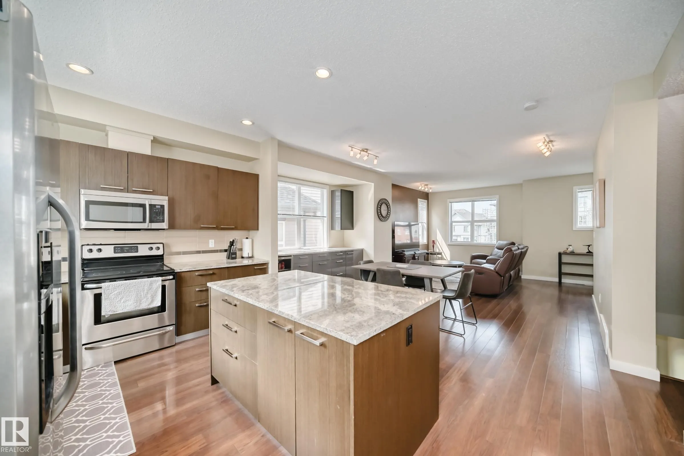 655 WATT Boulevard