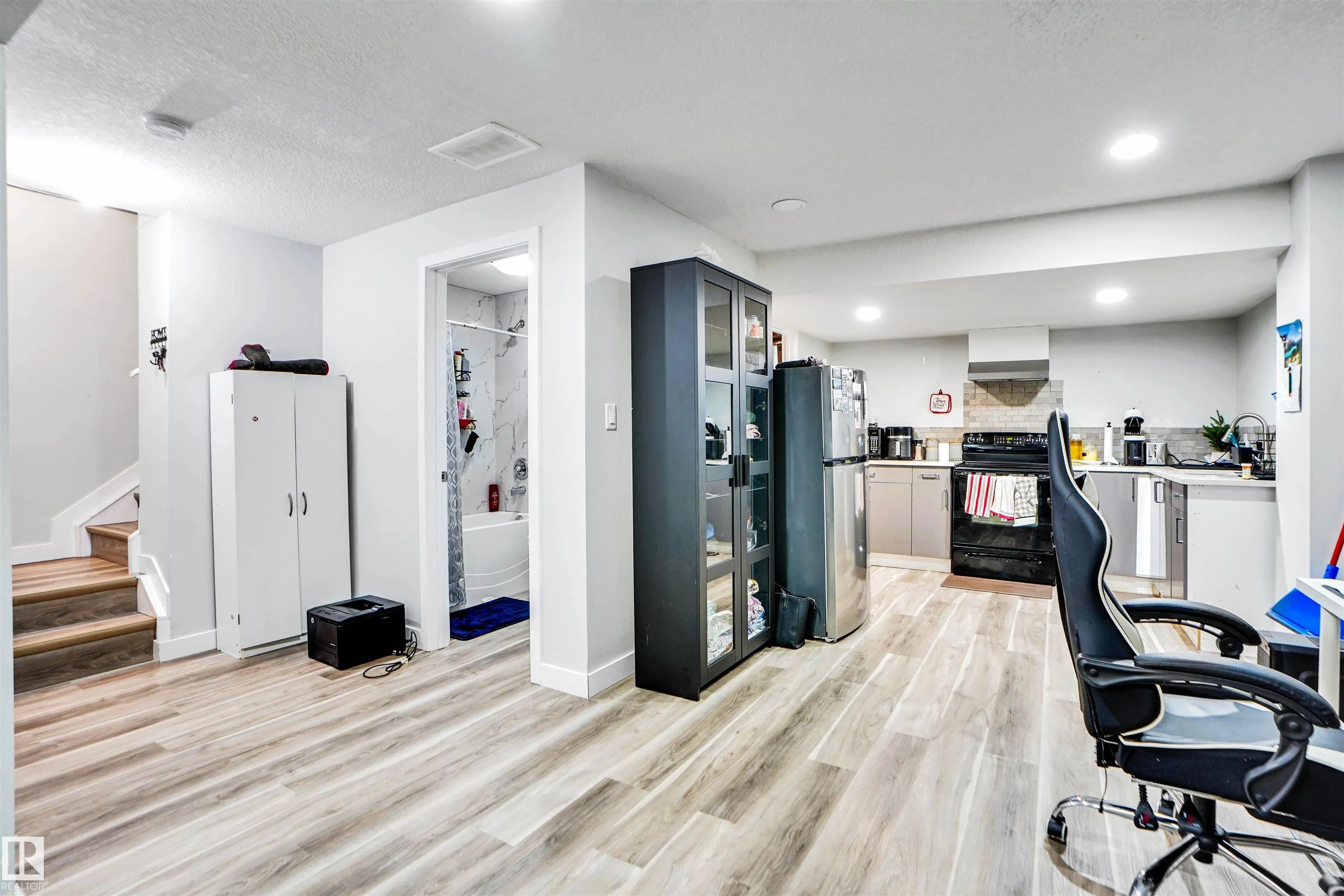 2743 Collins Crescent