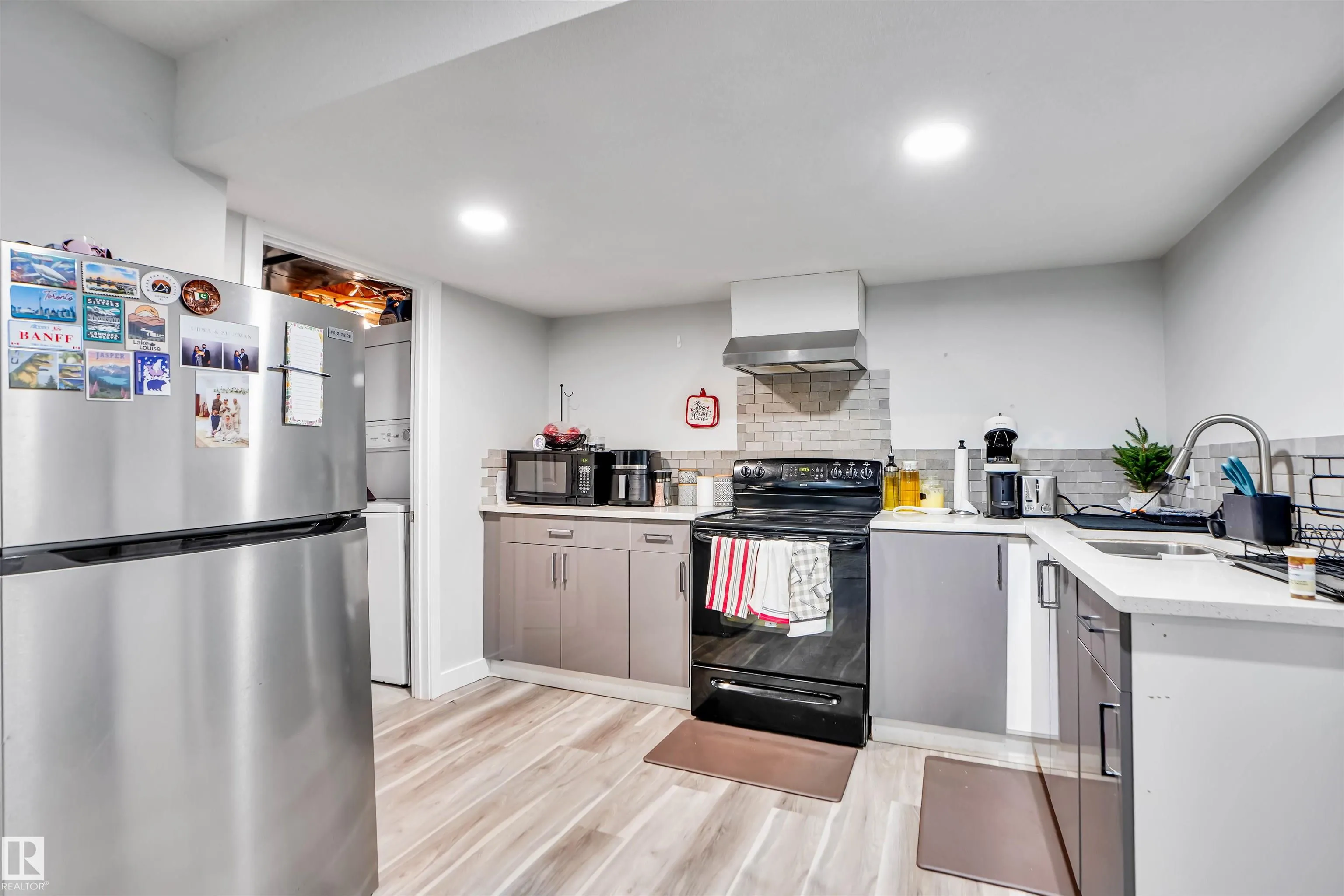 2743 Collins Crescent