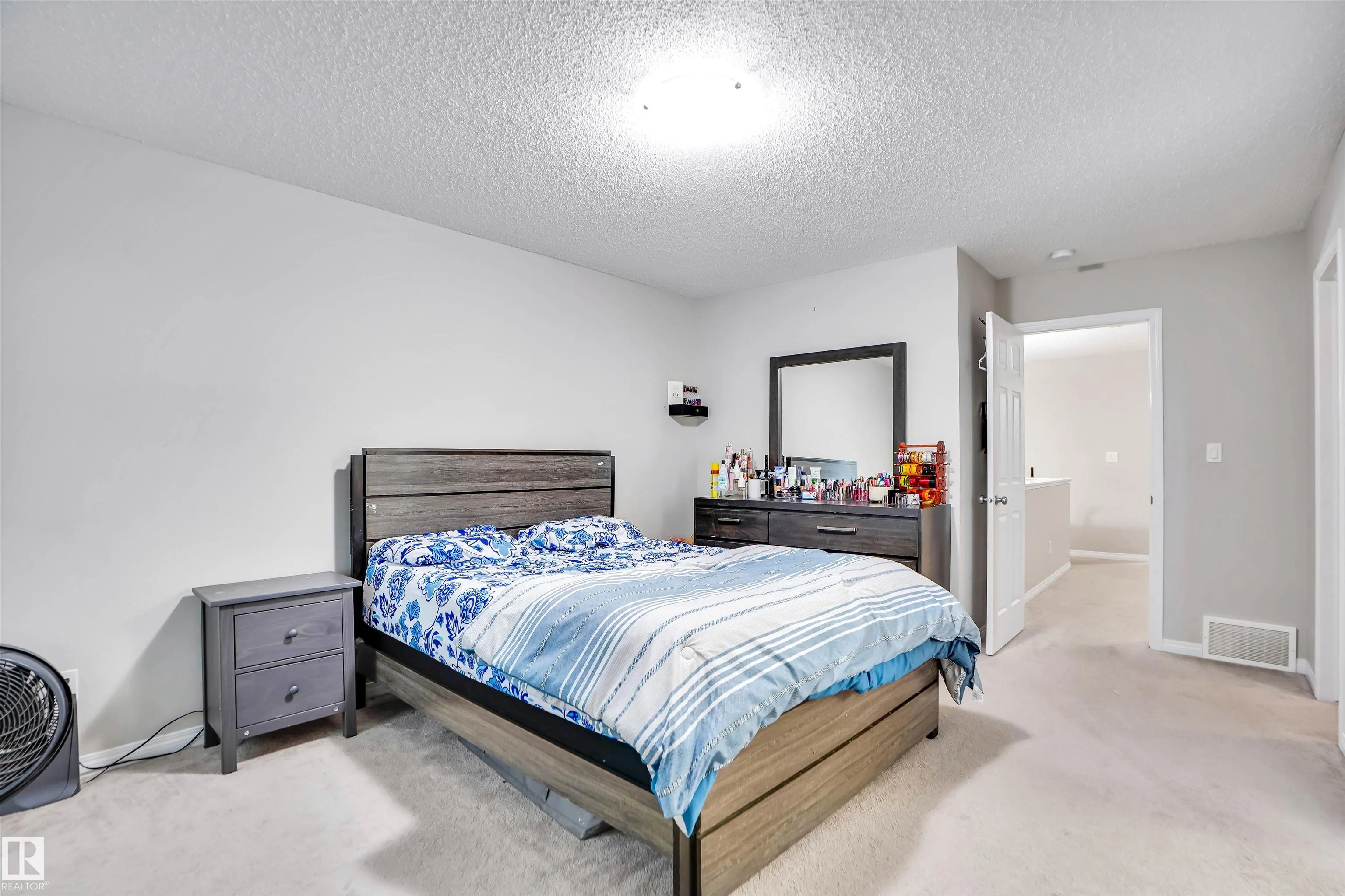 2743 Collins Crescent