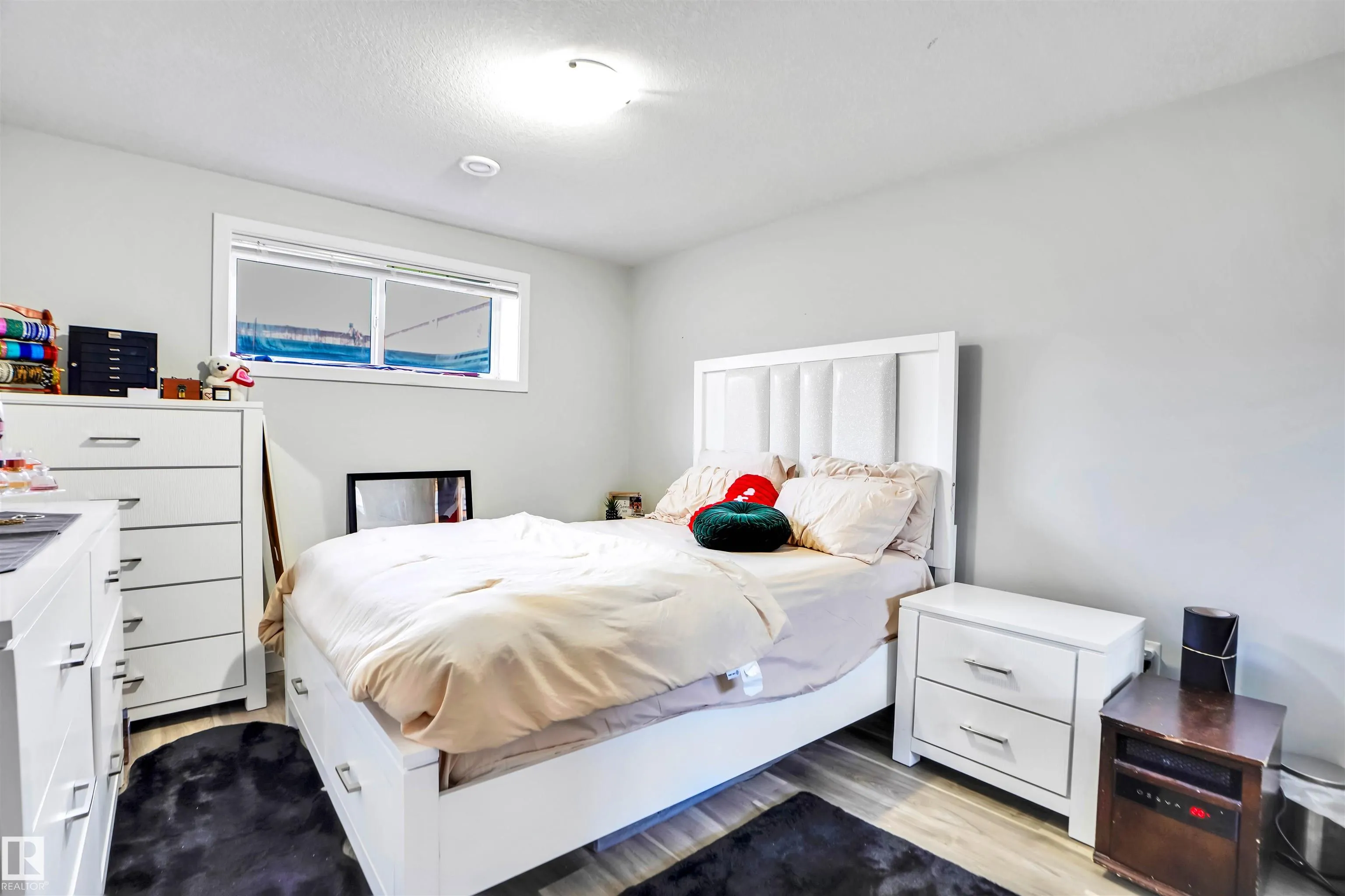 2743 Collins Crescent