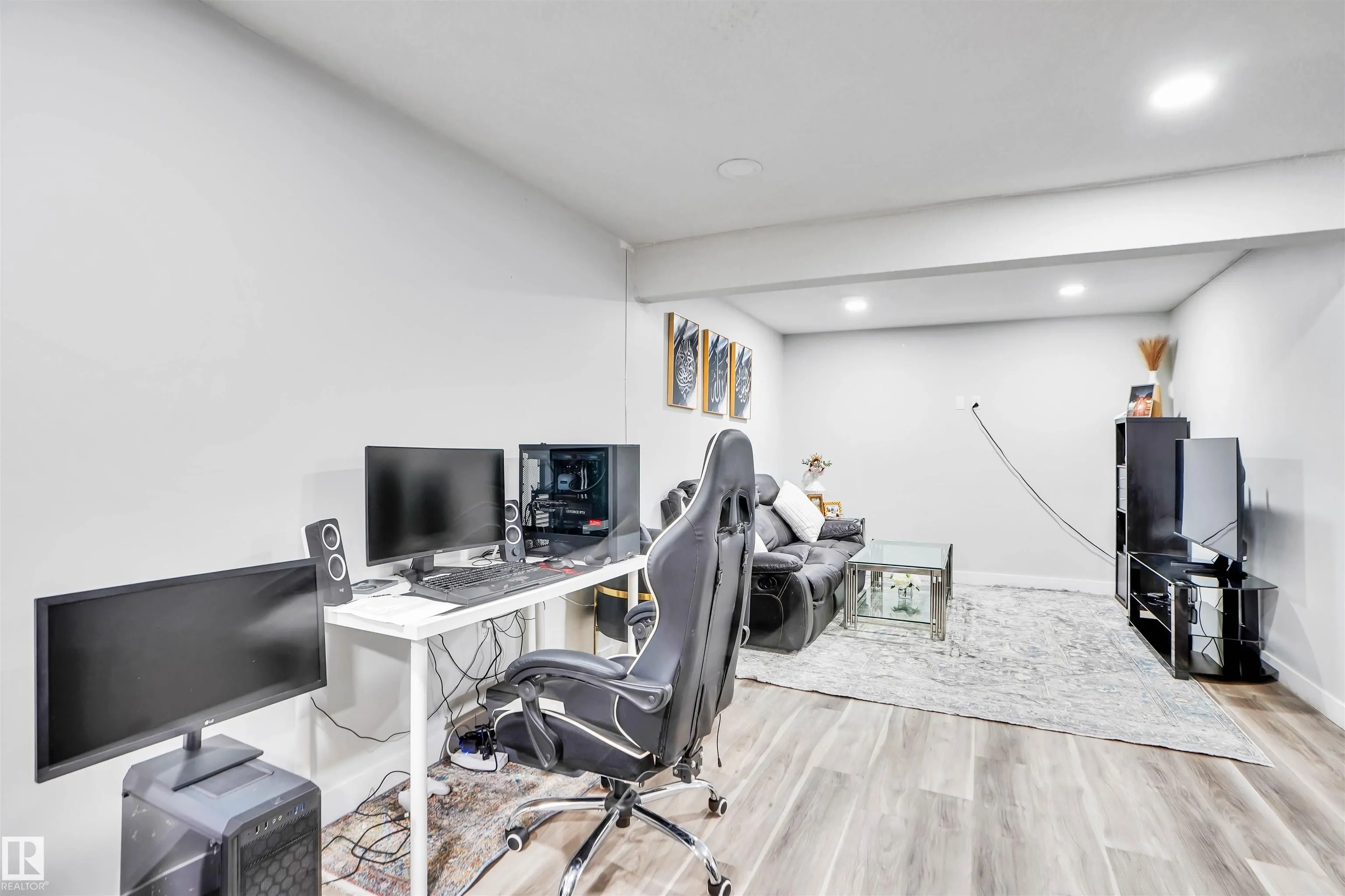2743 Collins Crescent