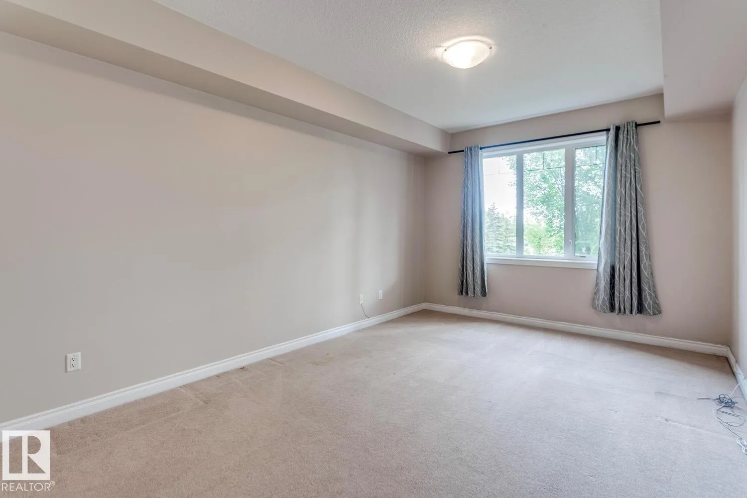 12408 15 Avenue