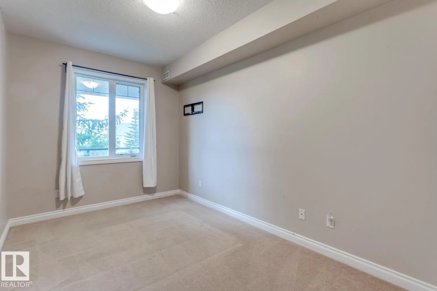 12408 15 Avenue