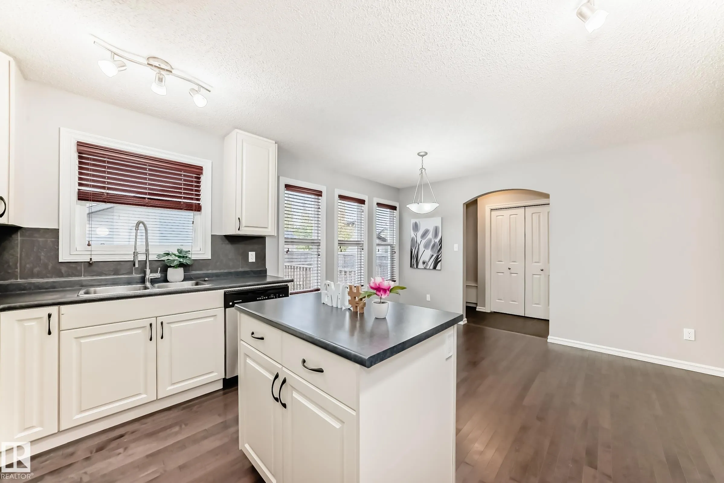 1515 TOWNE CENTRE Boulevard