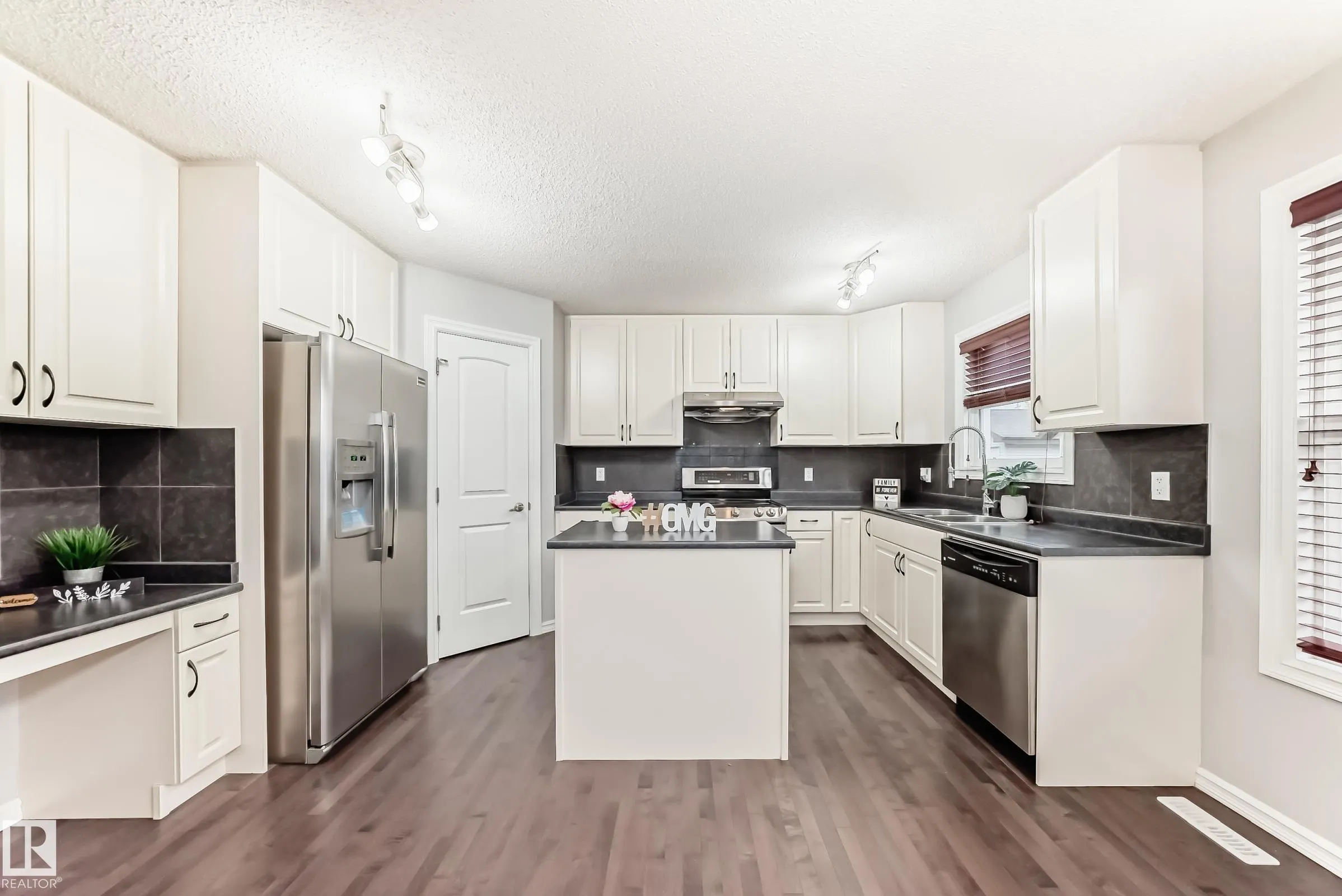 1515 TOWNE CENTRE Boulevard