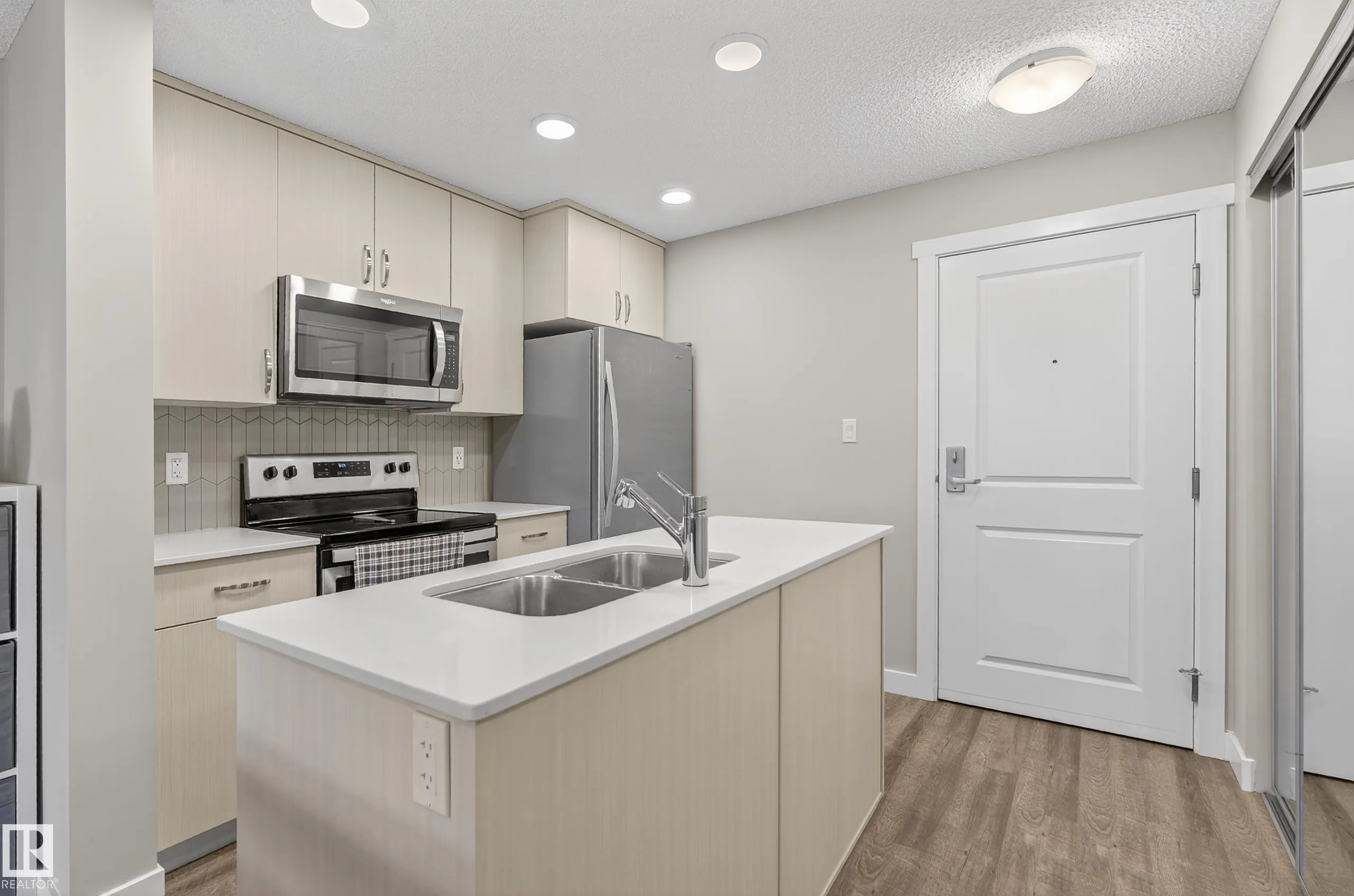 1506 TAMARACK Boulevard