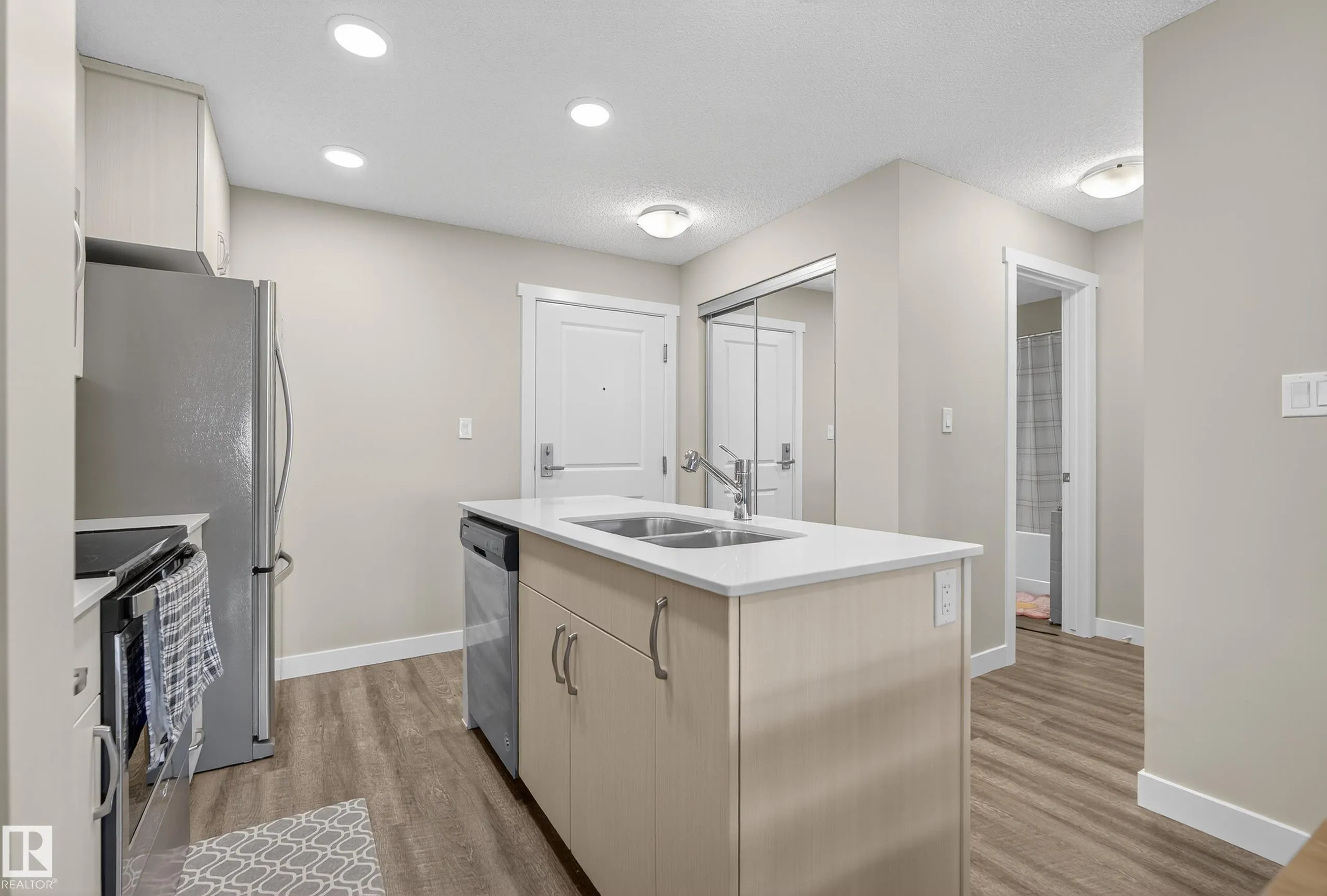 1506 TAMARACK Boulevard