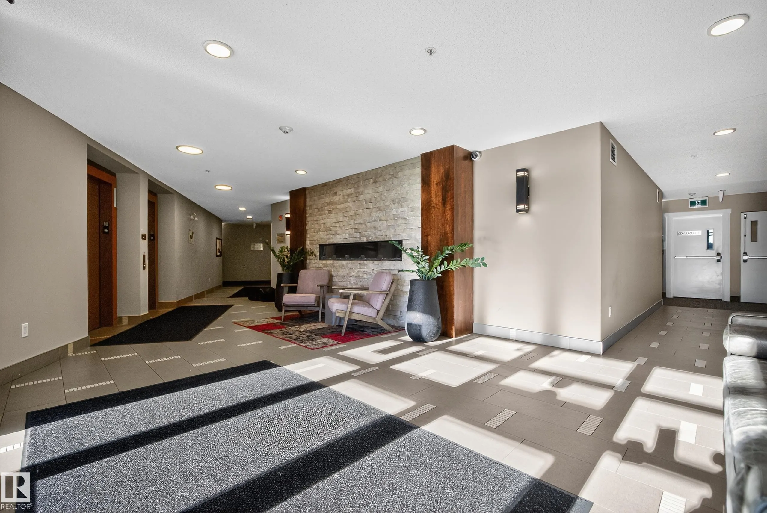 1506 TAMARACK Boulevard