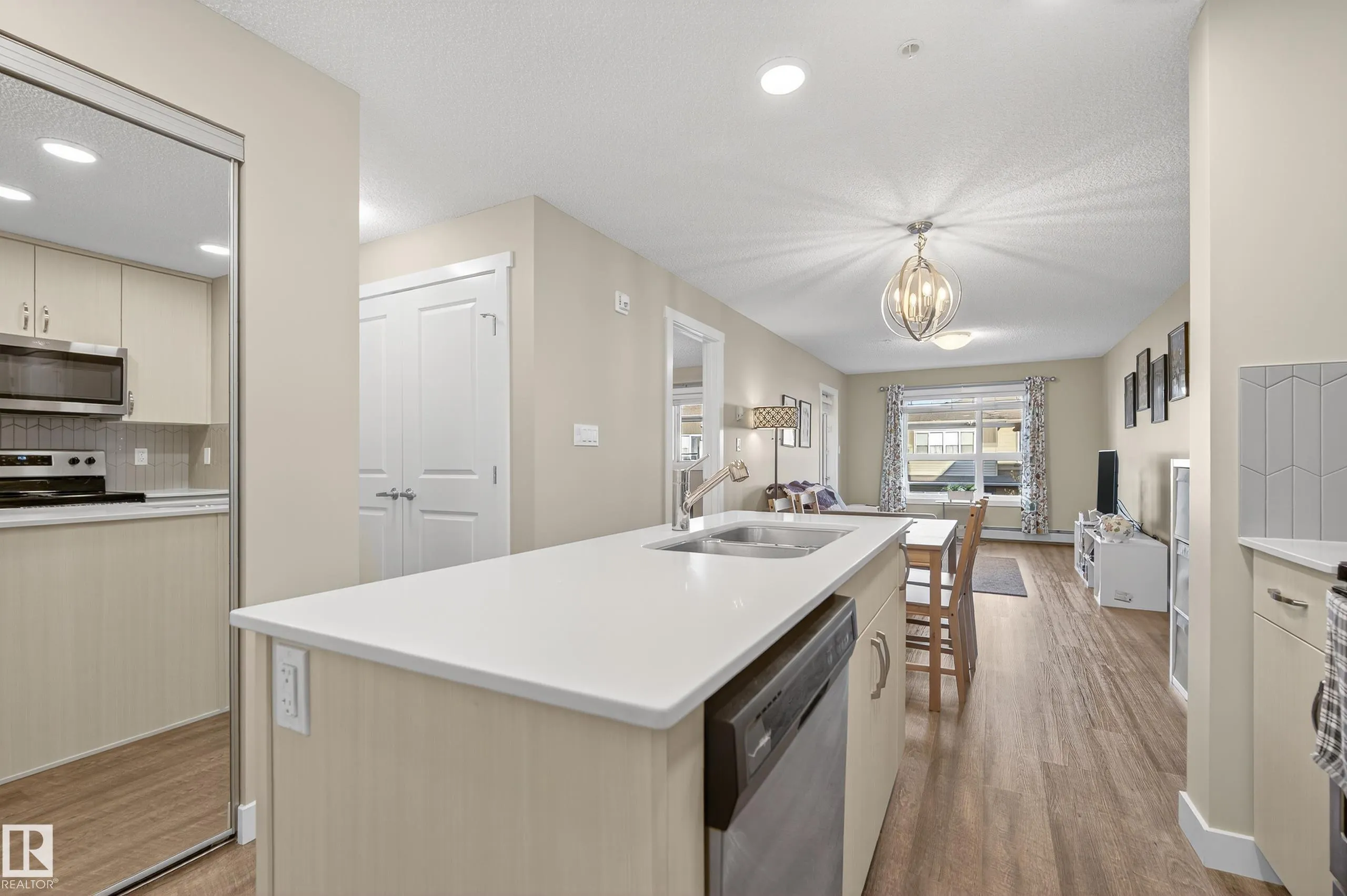 1506 TAMARACK Boulevard