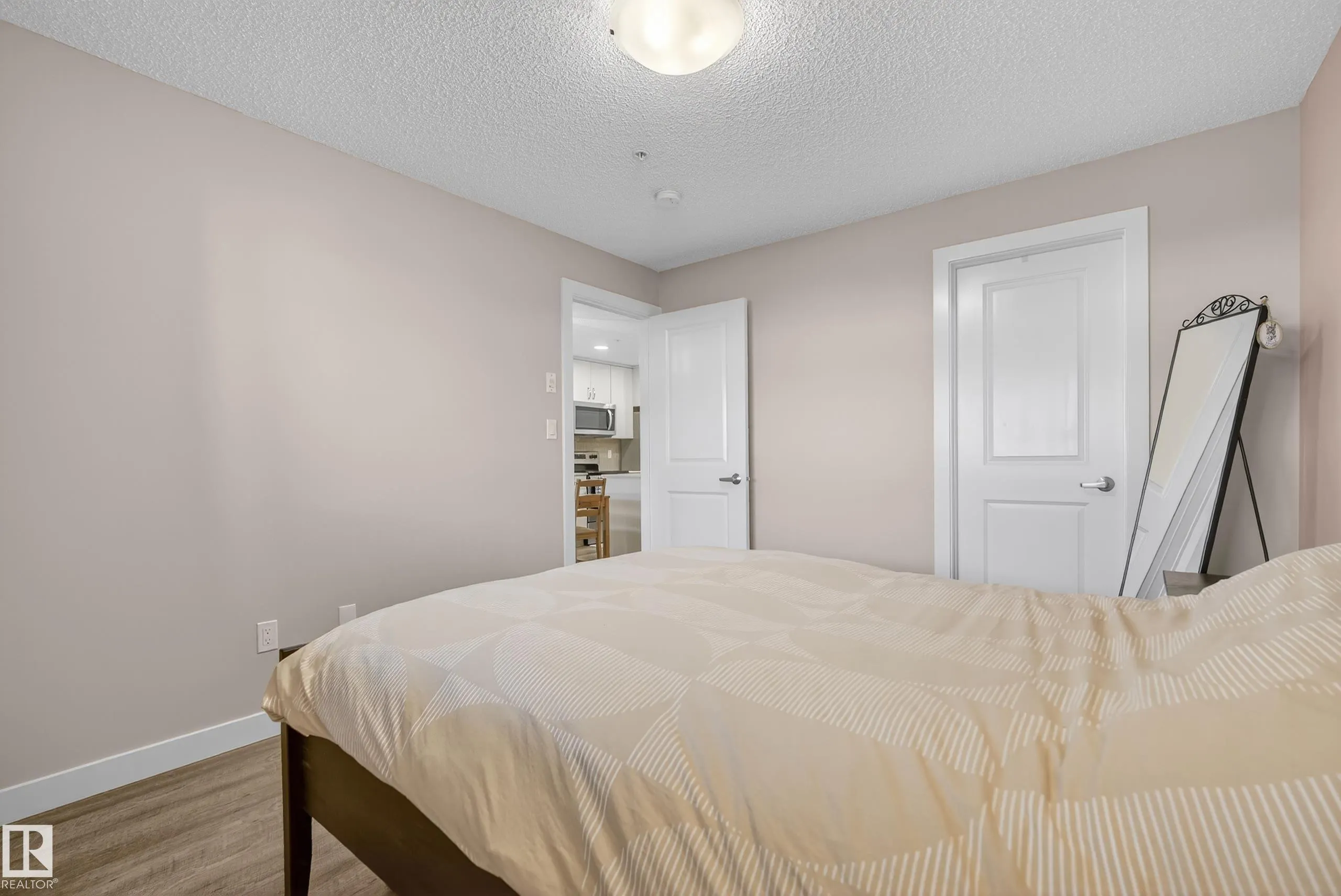 1506 TAMARACK Boulevard