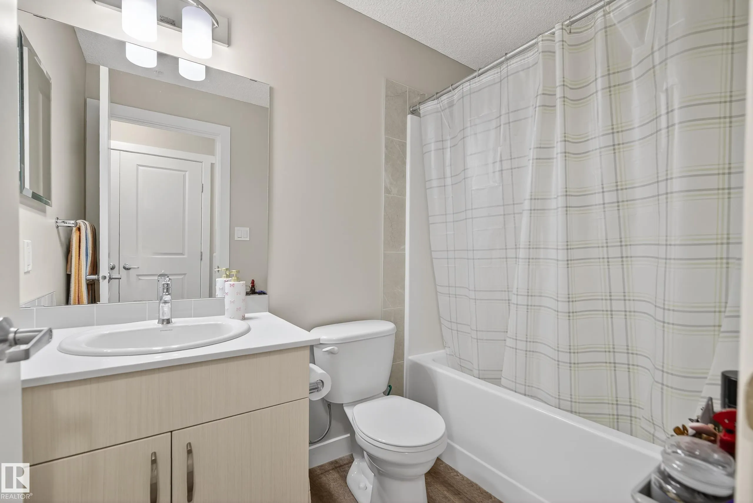 1506 TAMARACK Boulevard