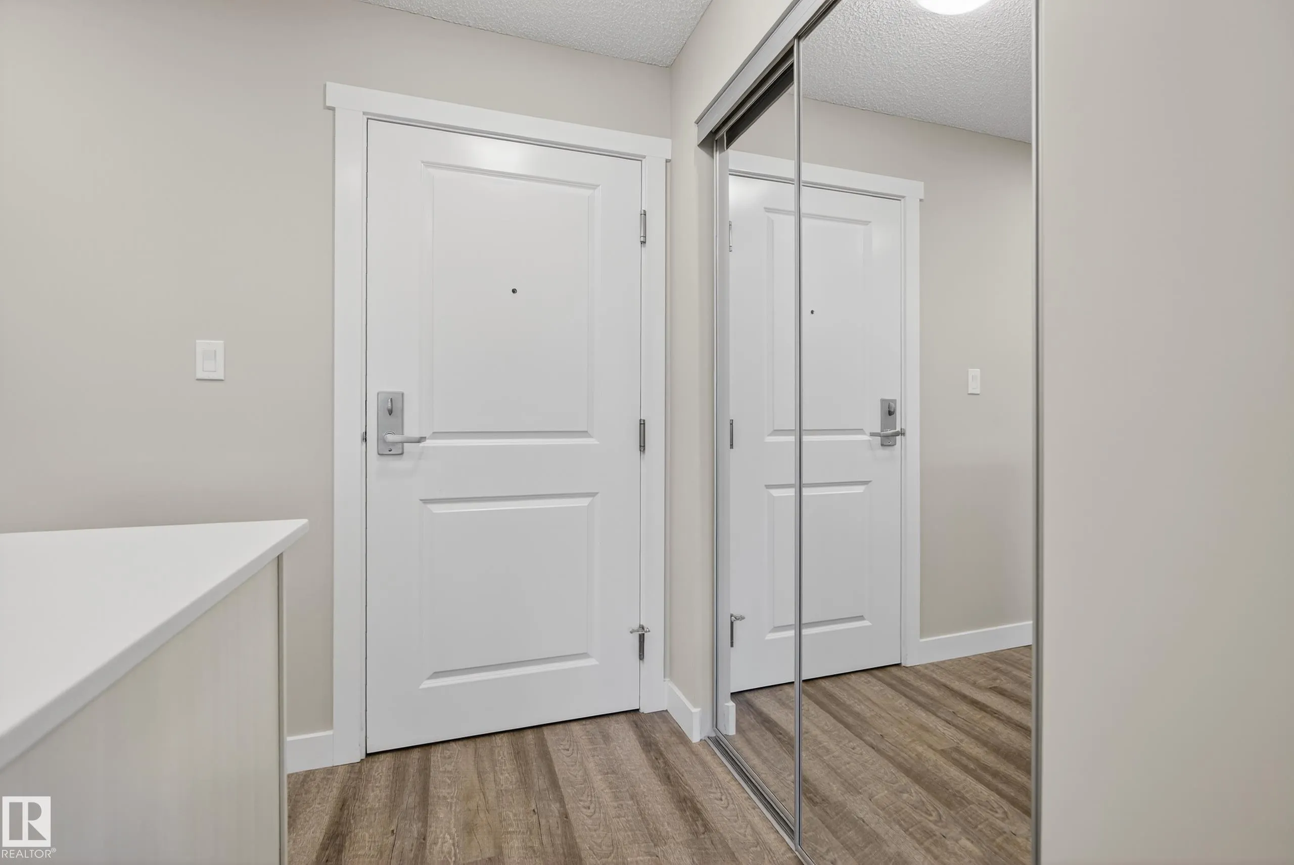 1506 TAMARACK Boulevard