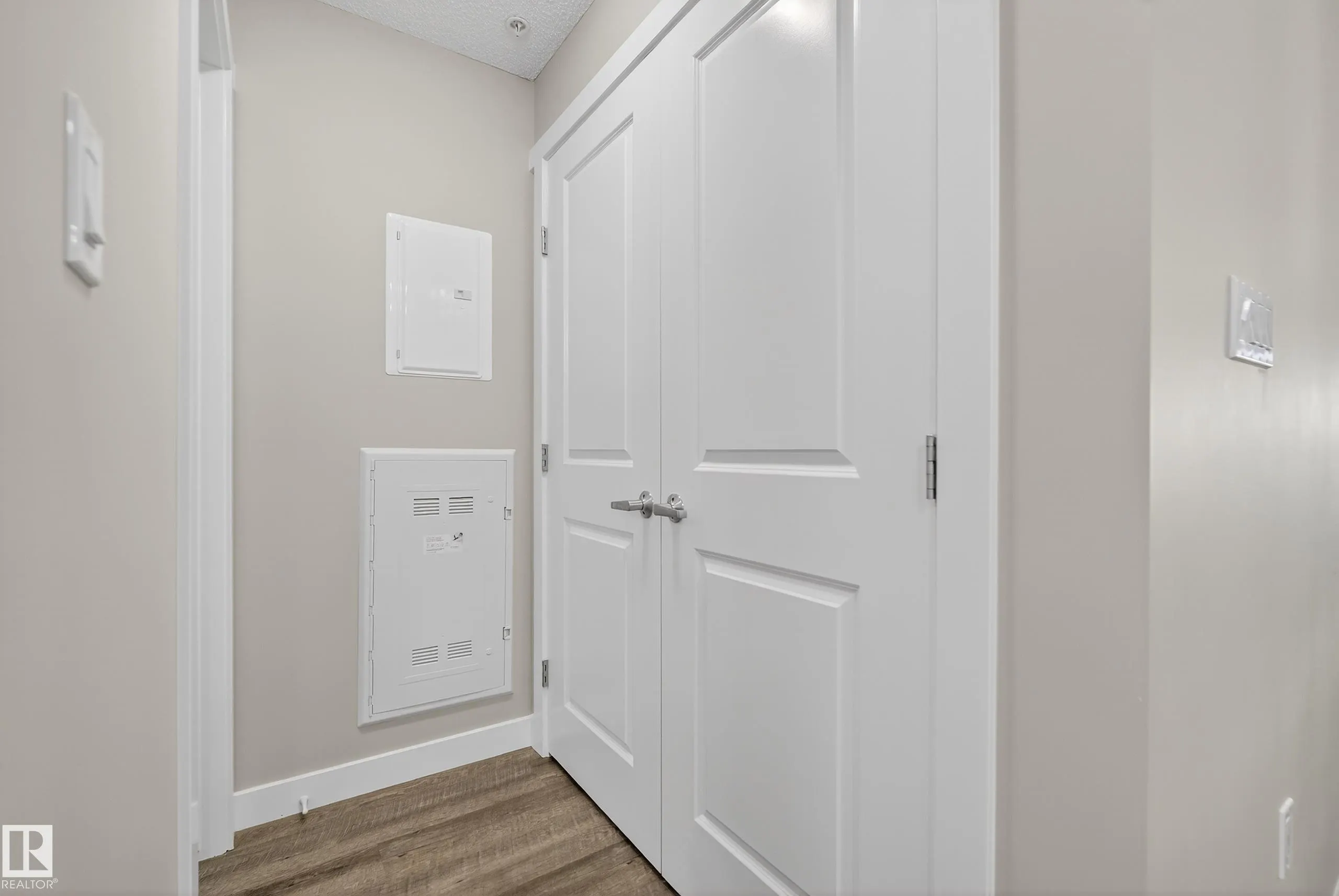 1506 TAMARACK Boulevard