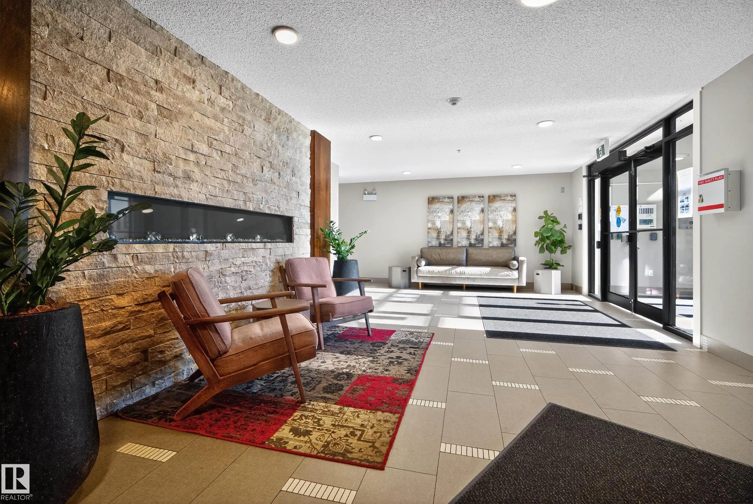 1506 TAMARACK Boulevard