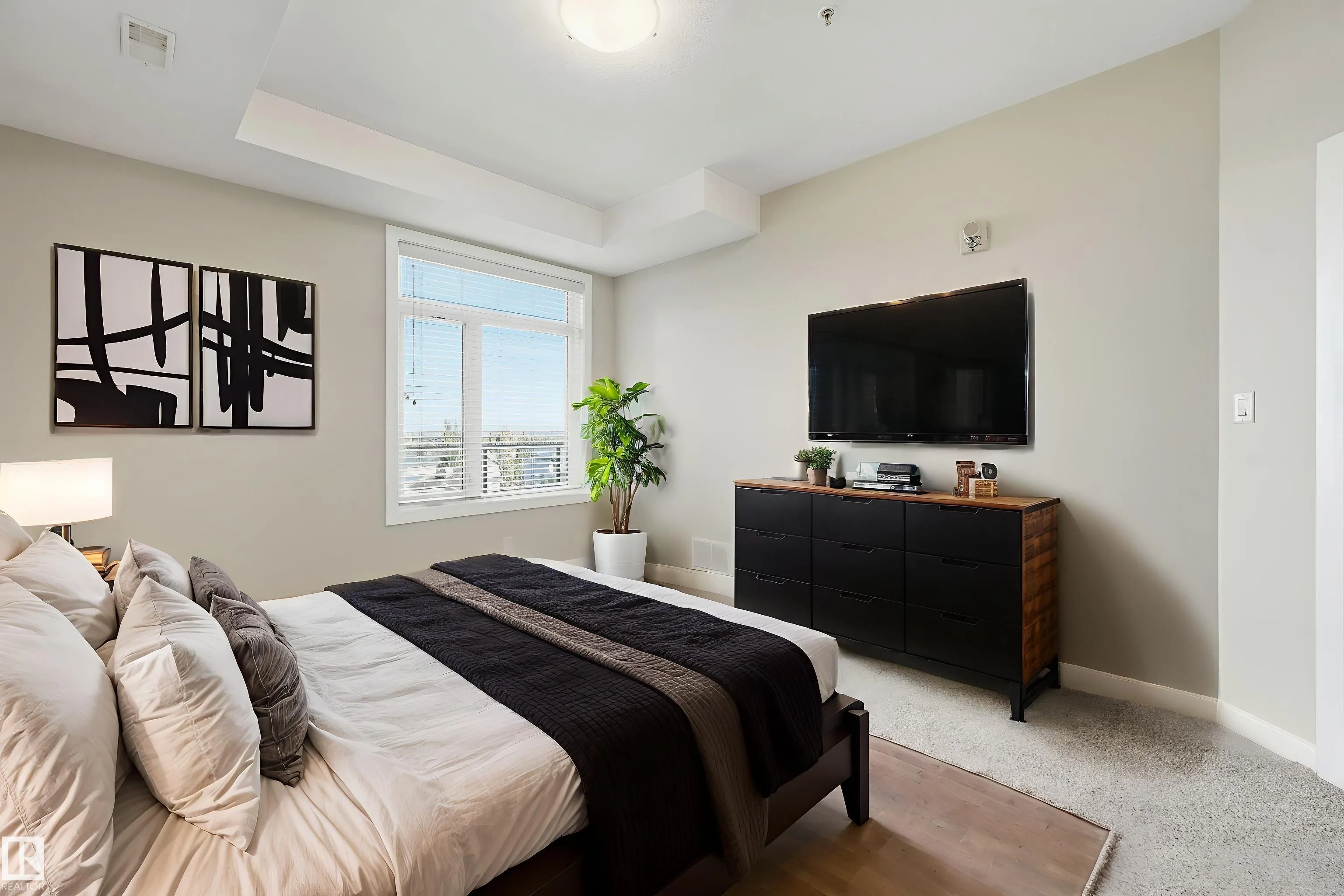 625 LEGER Way