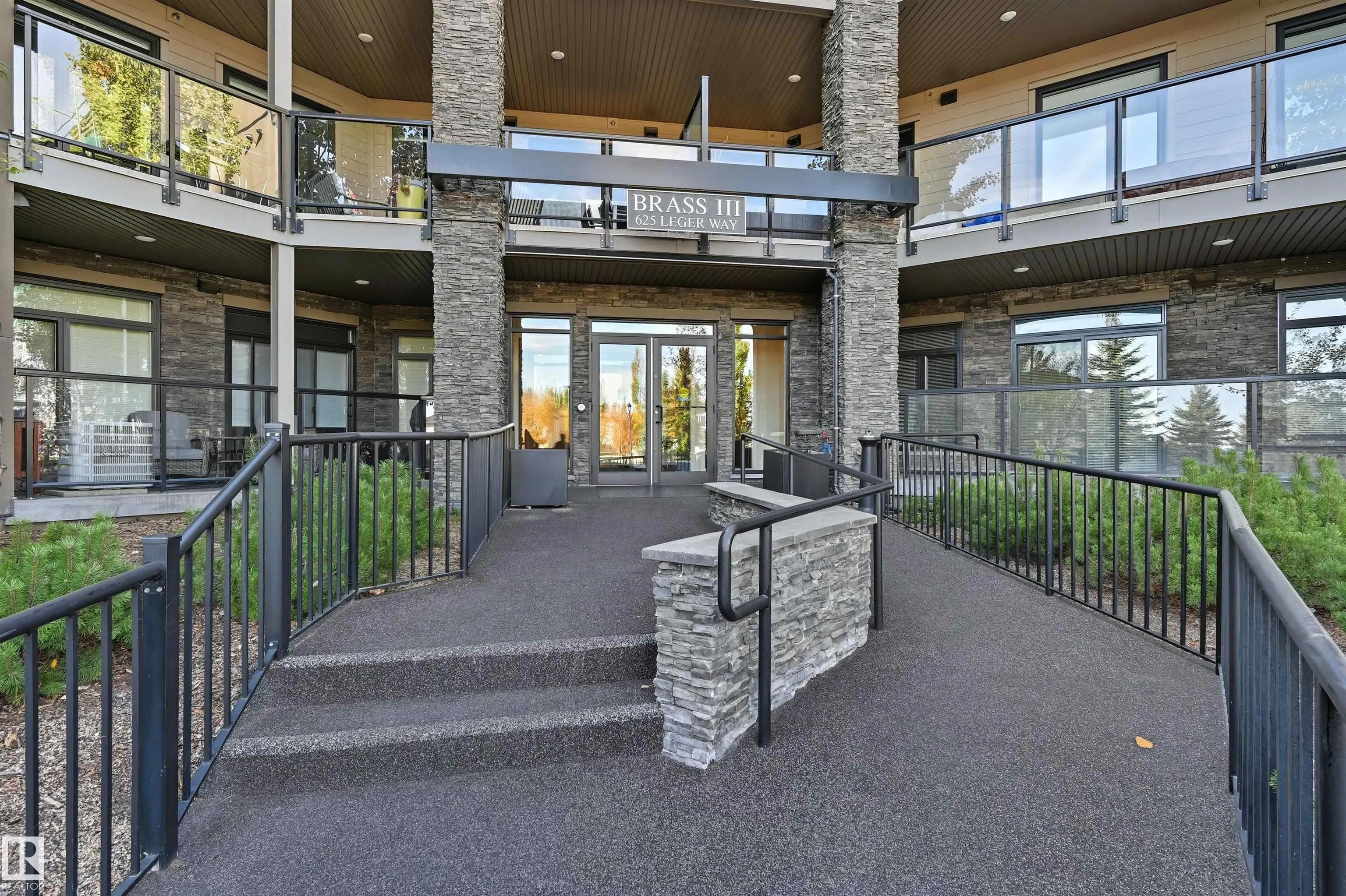 625 LEGER Way