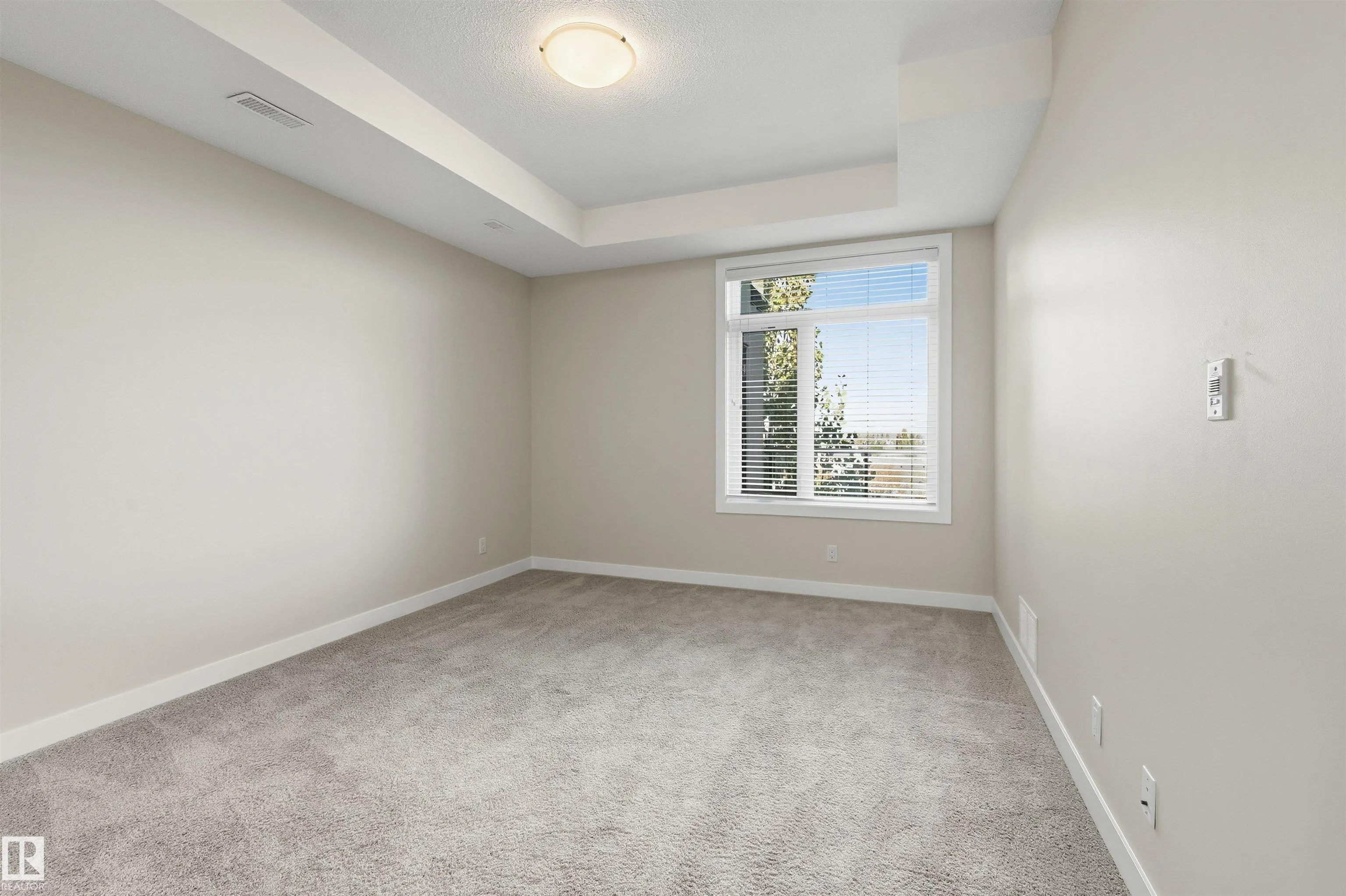 625 LEGER Way