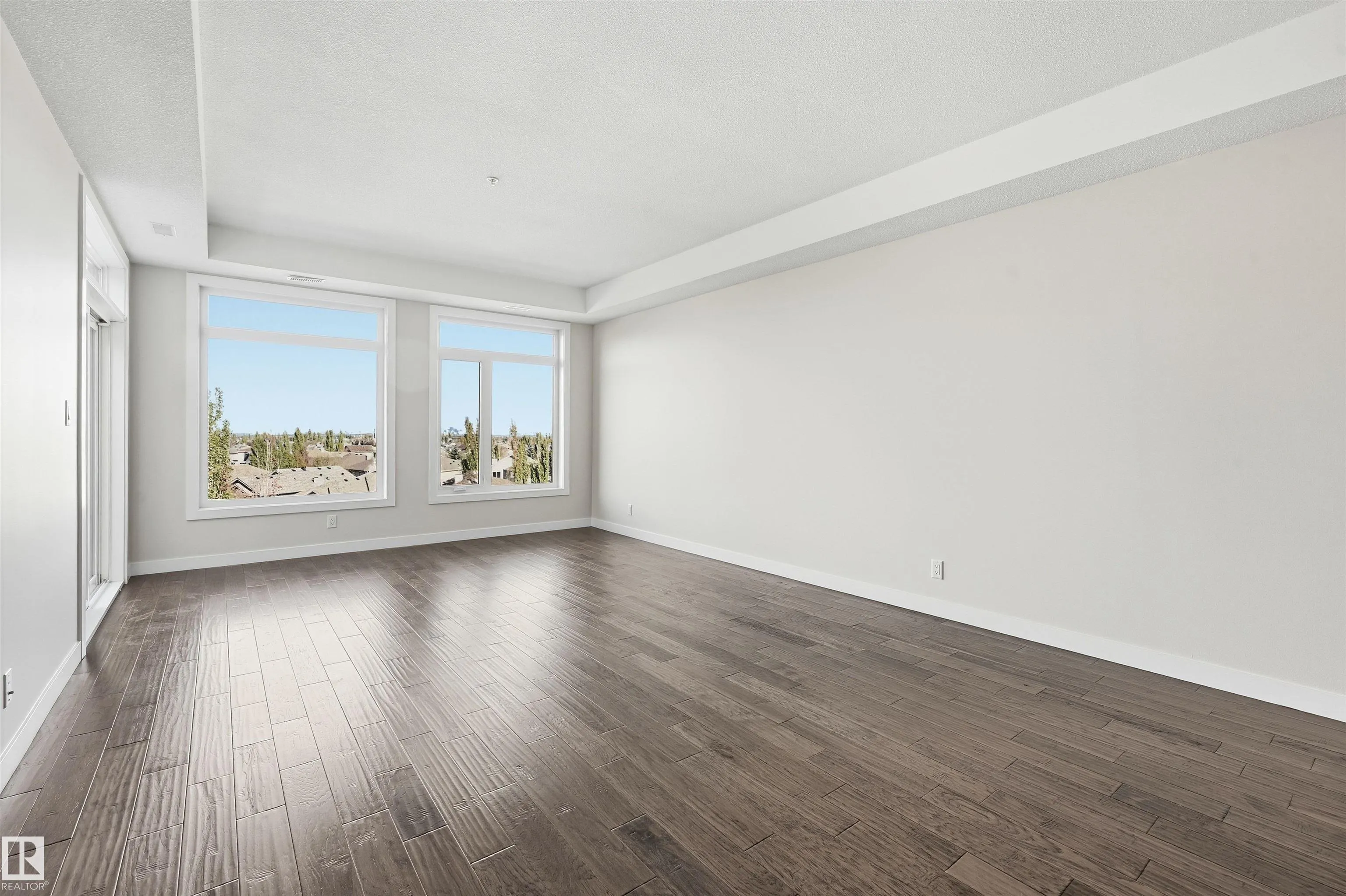 625 LEGER Way