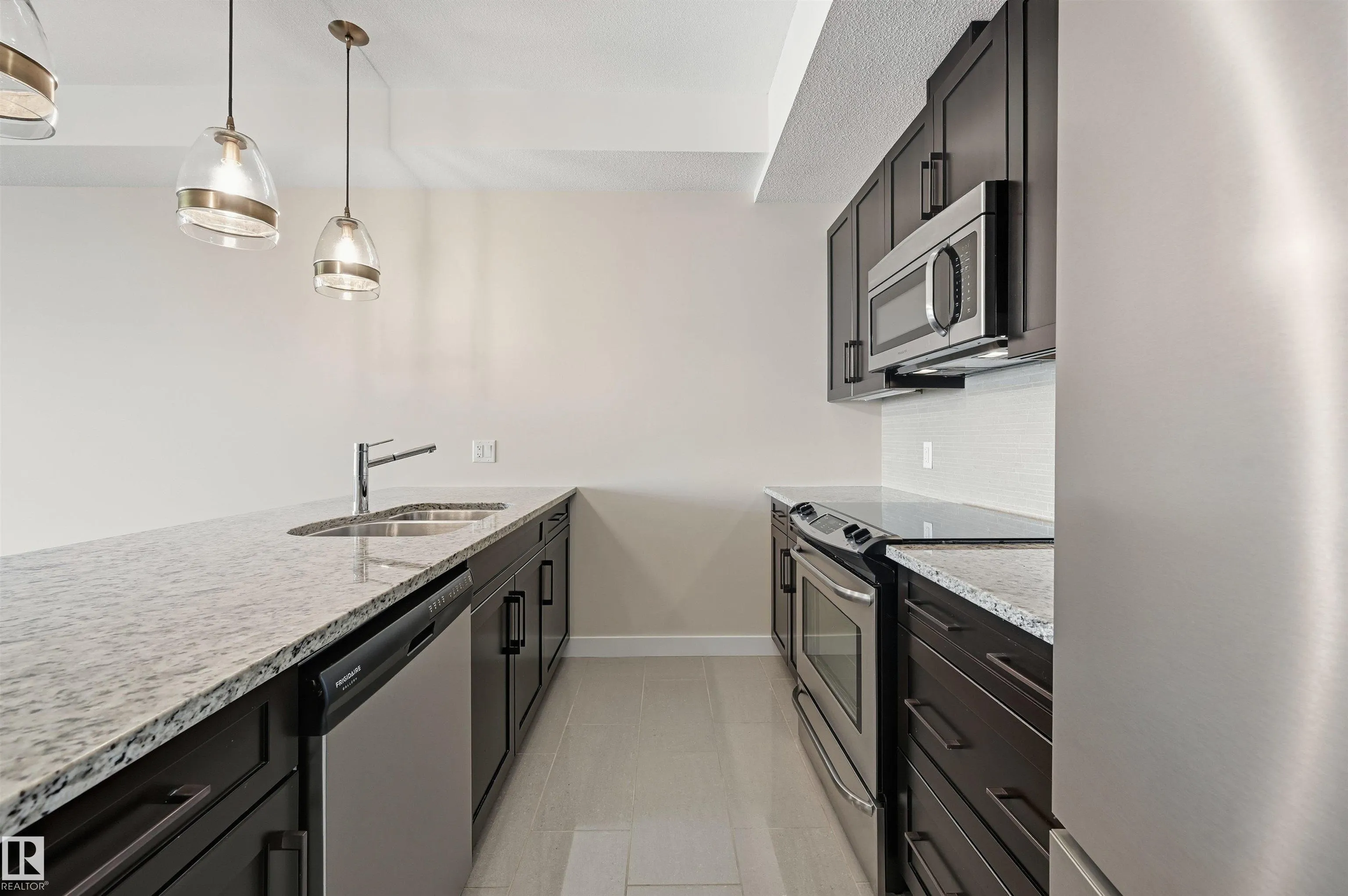 625 LEGER Way