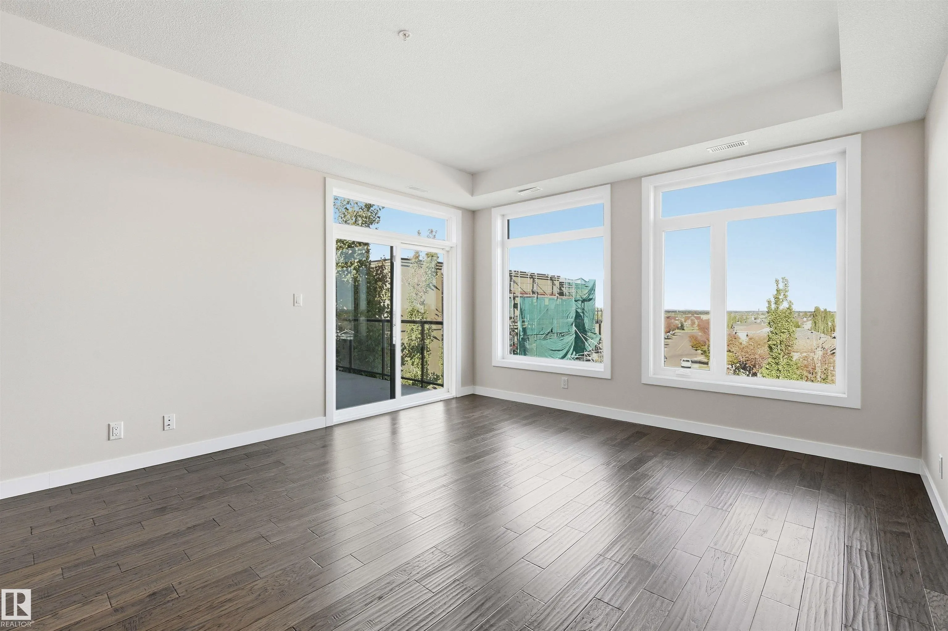 625 LEGER Way