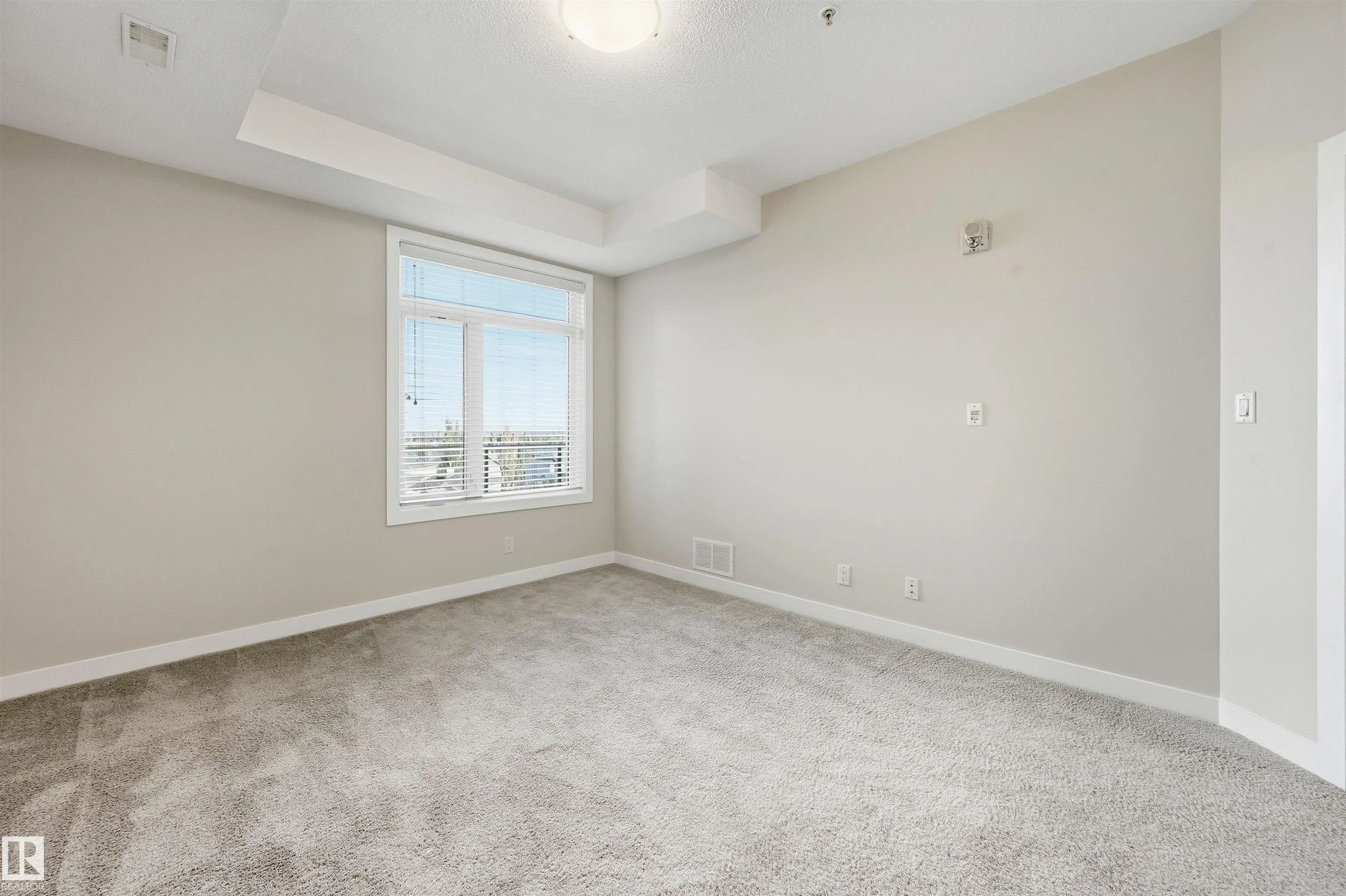 625 LEGER Way