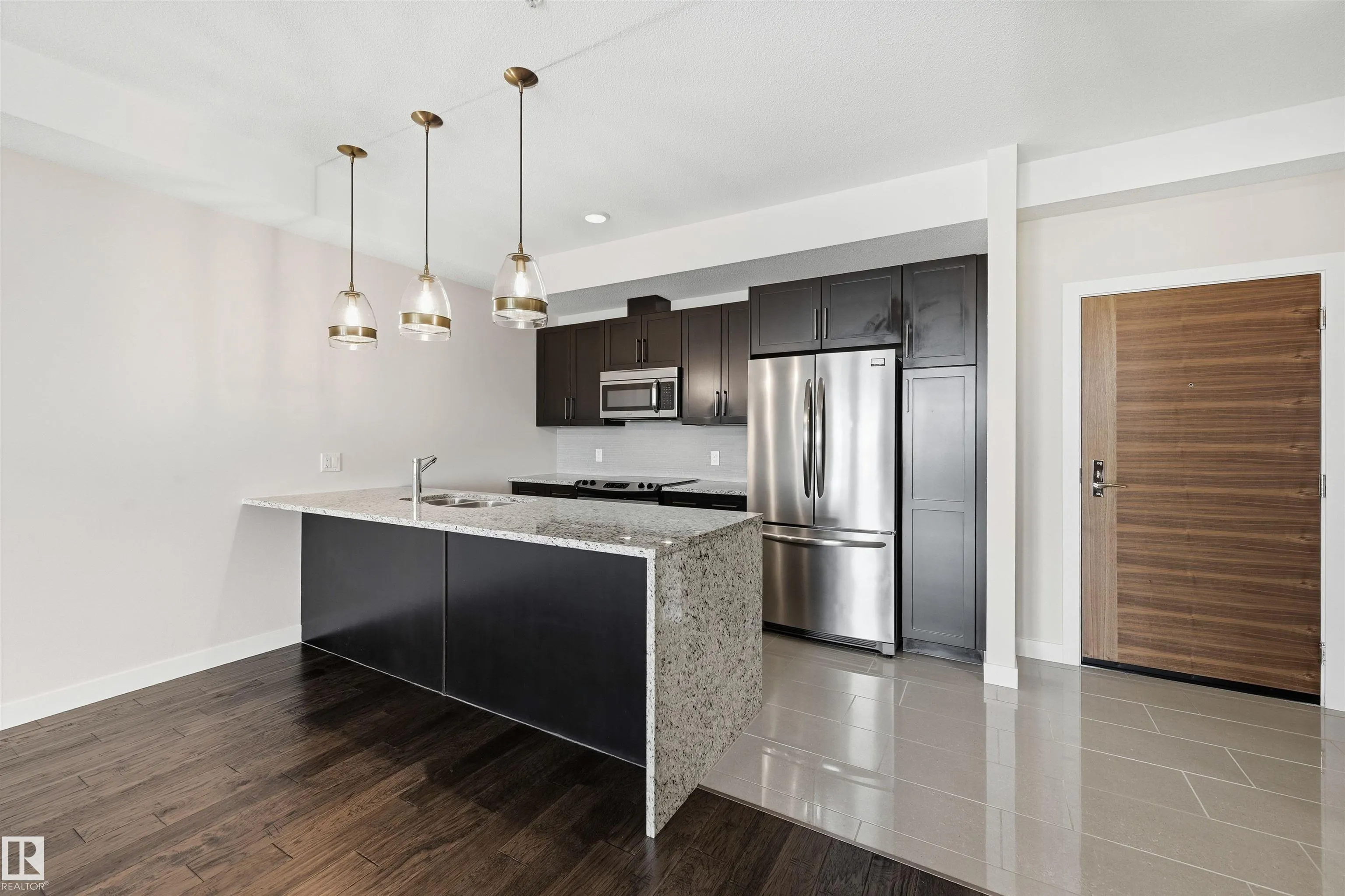 625 LEGER Way