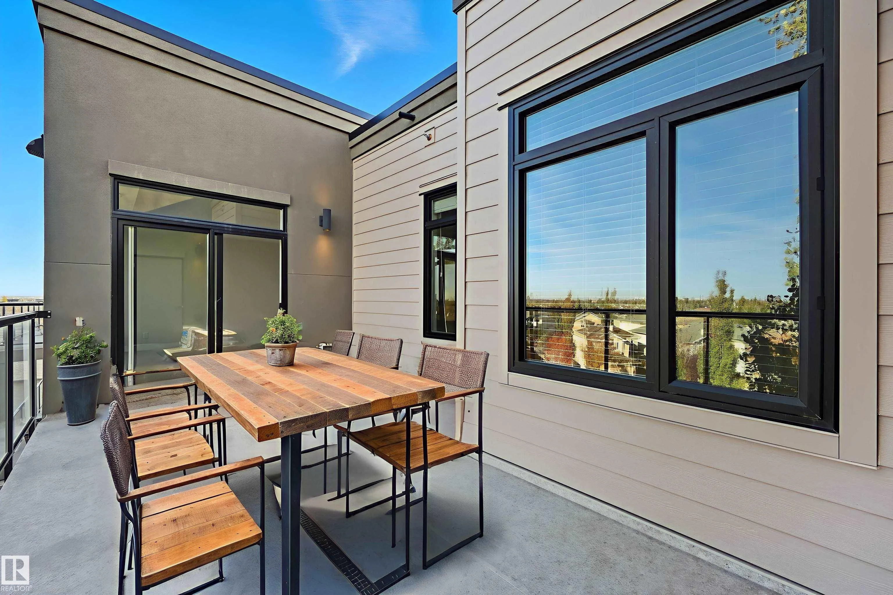 625 LEGER Way