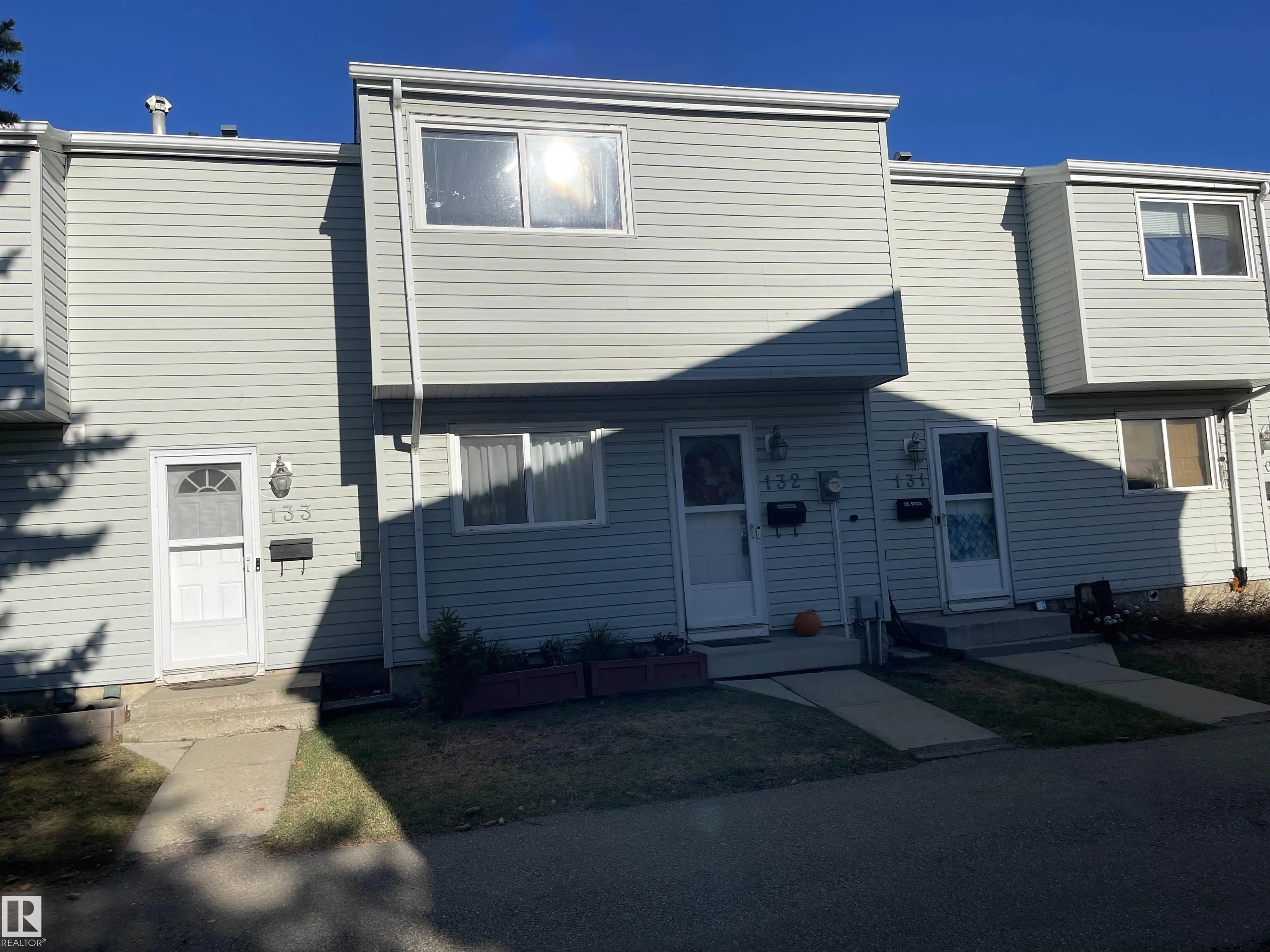 132 DICKINSFIELD Court