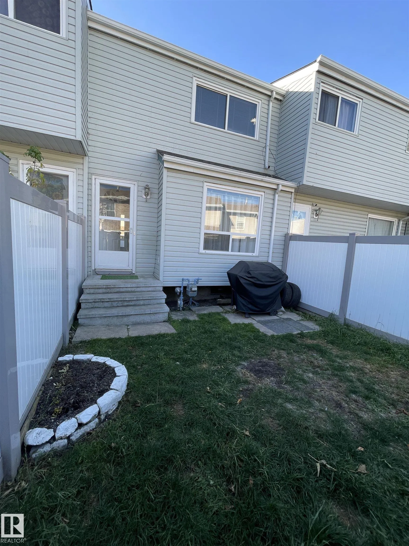 132 DICKINSFIELD Court