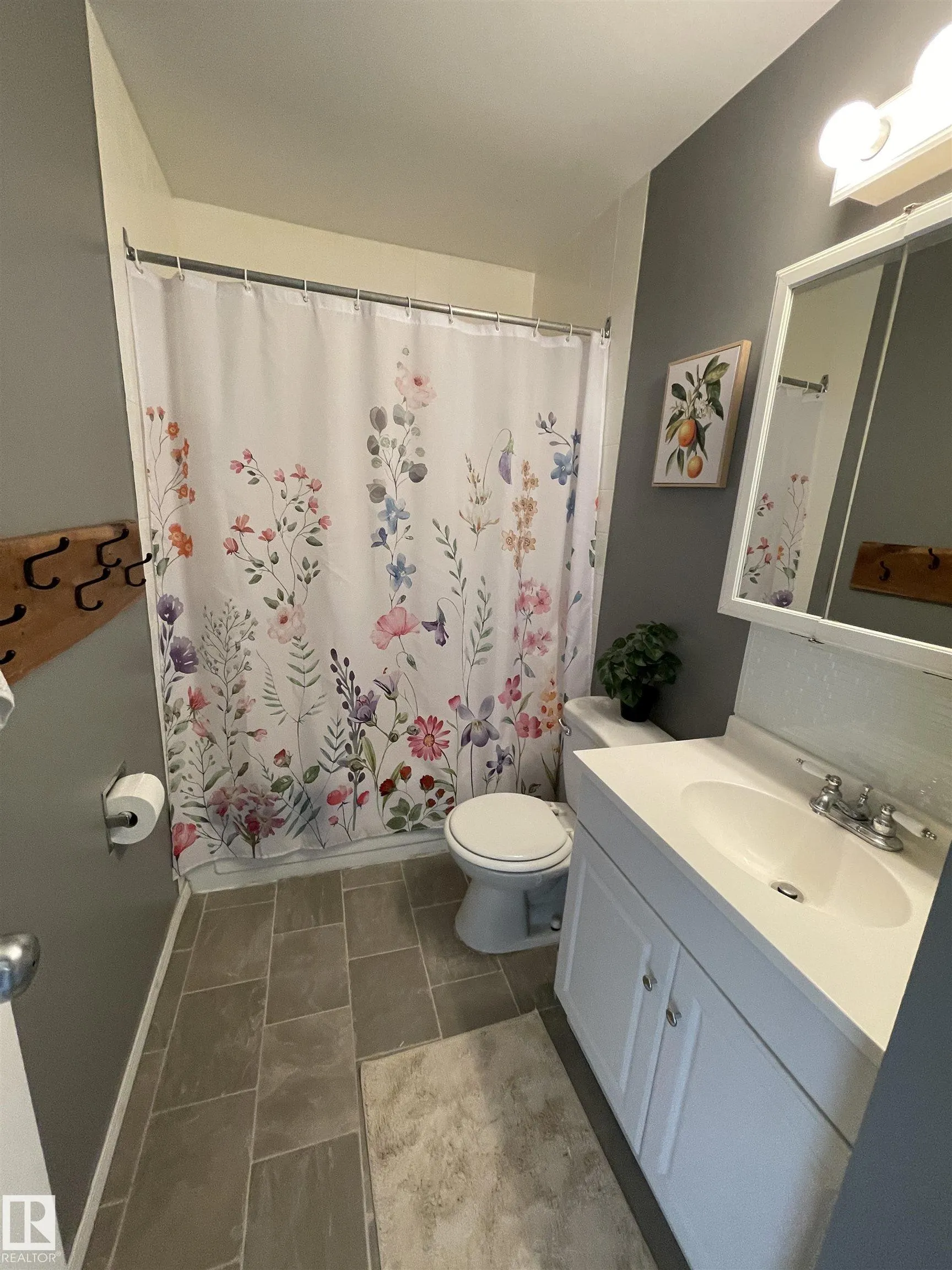 132 DICKINSFIELD Court