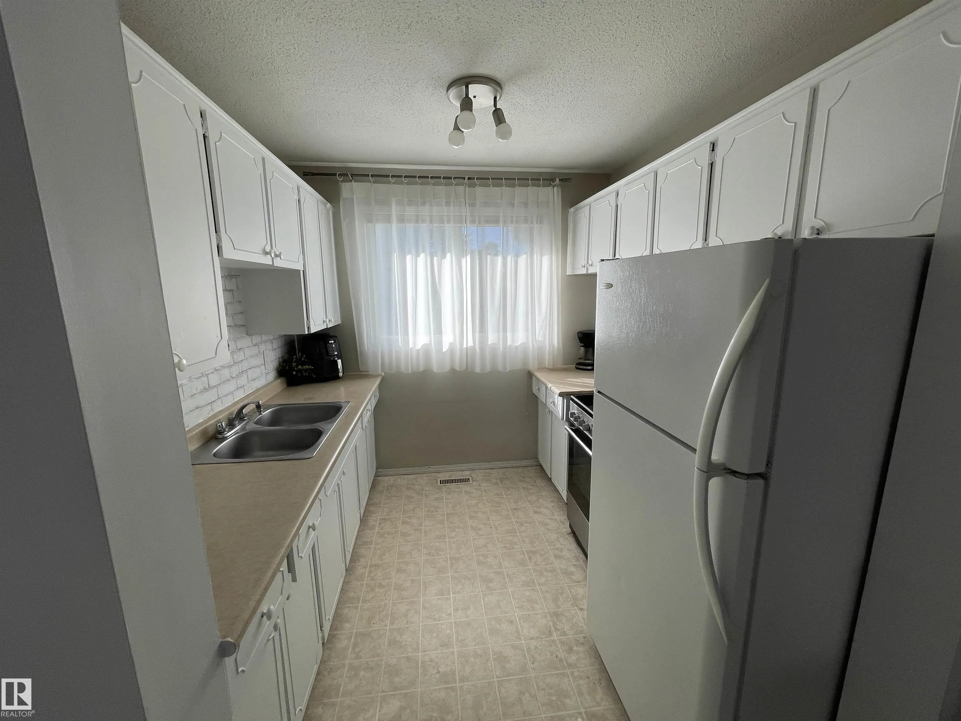 132 DICKINSFIELD Court