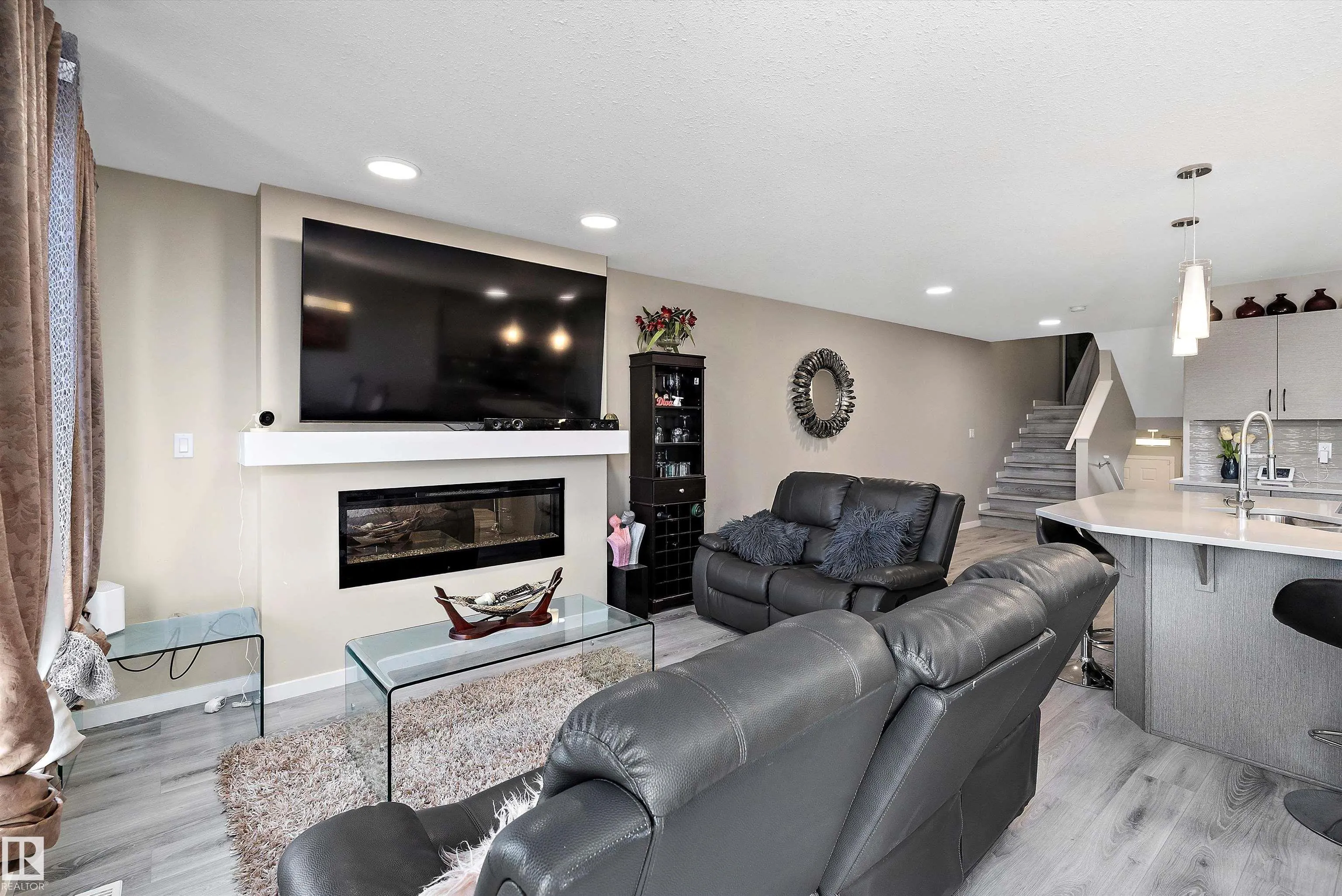 681 EAGLESON Crescent