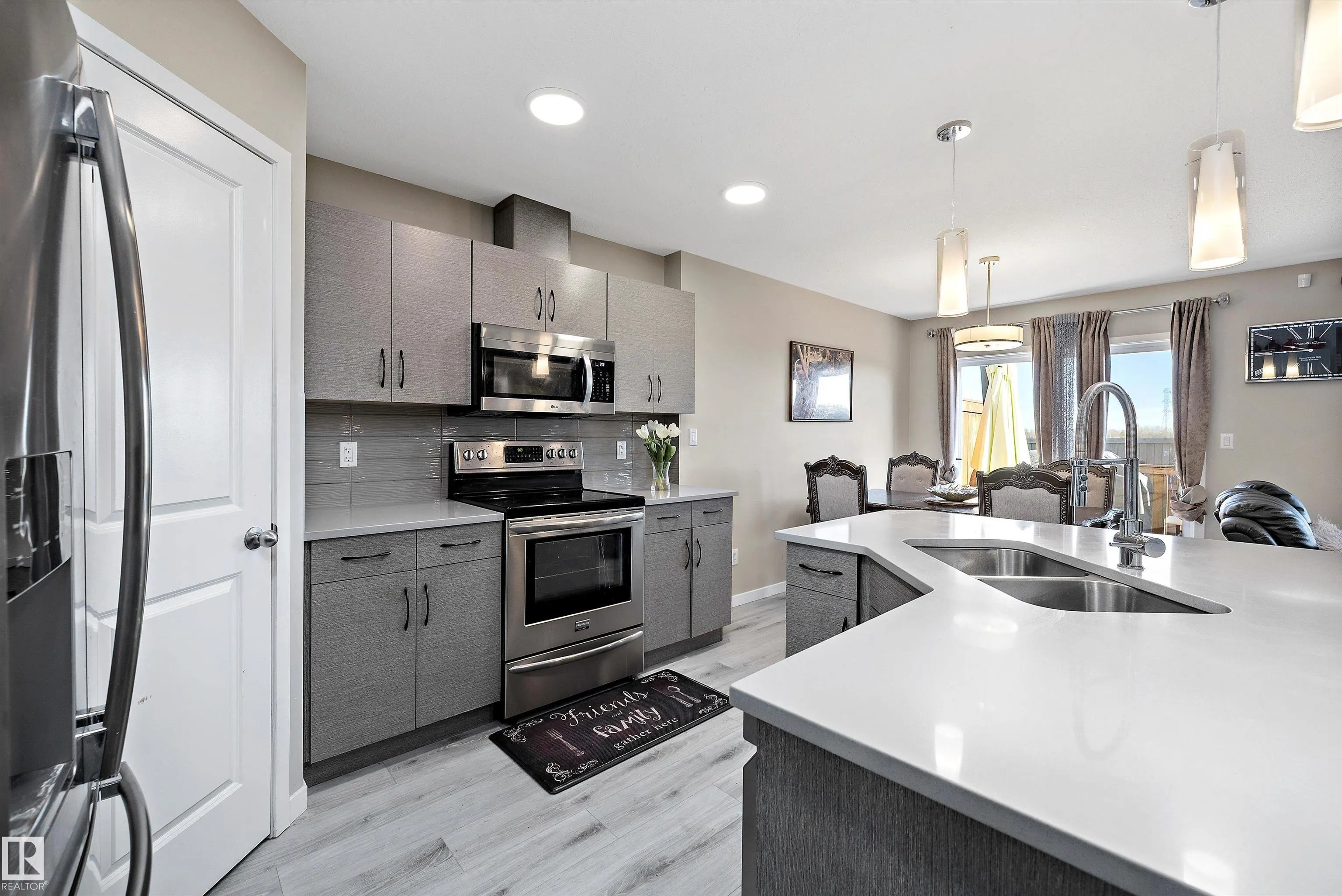 681 EAGLESON Crescent