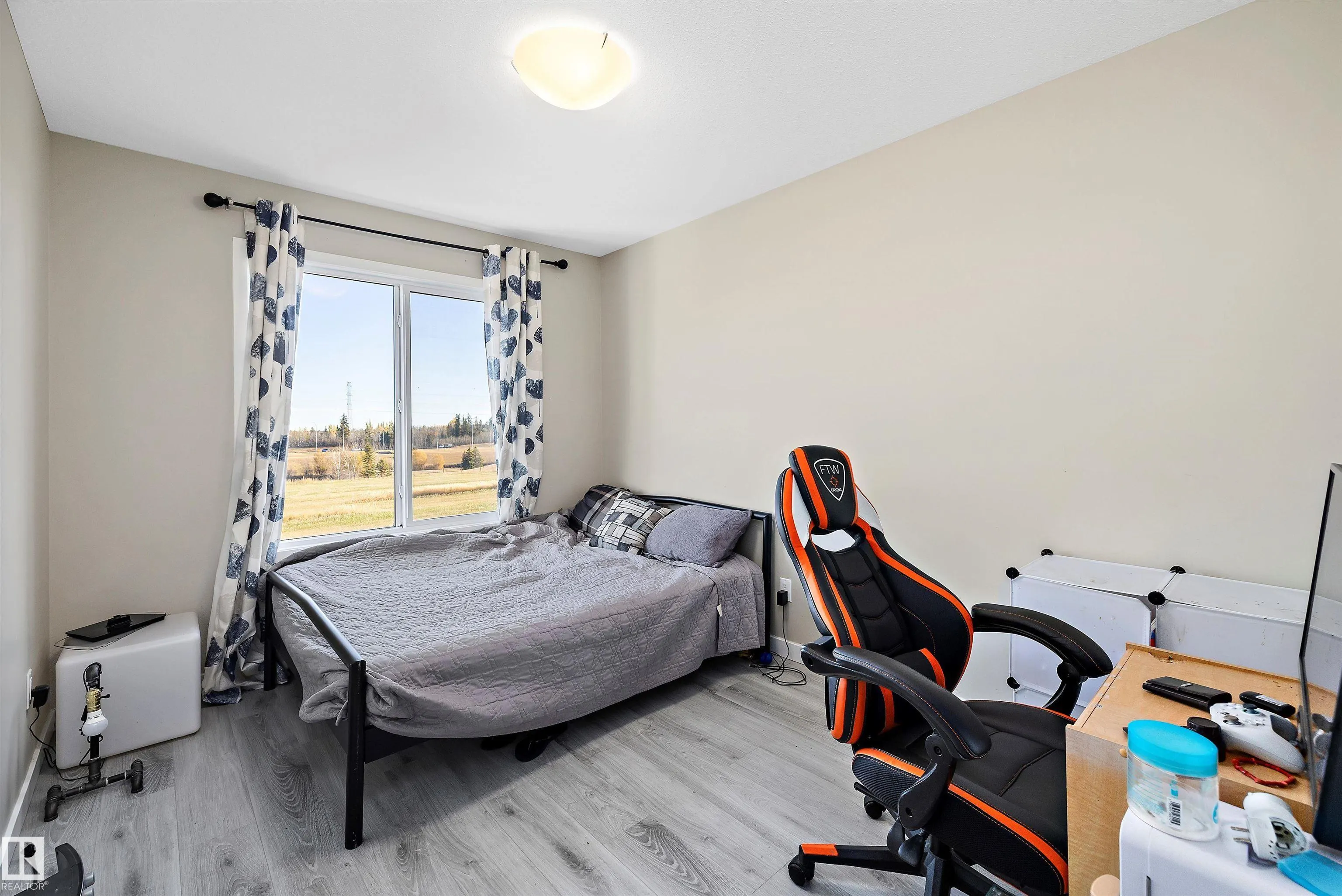 681 EAGLESON Crescent