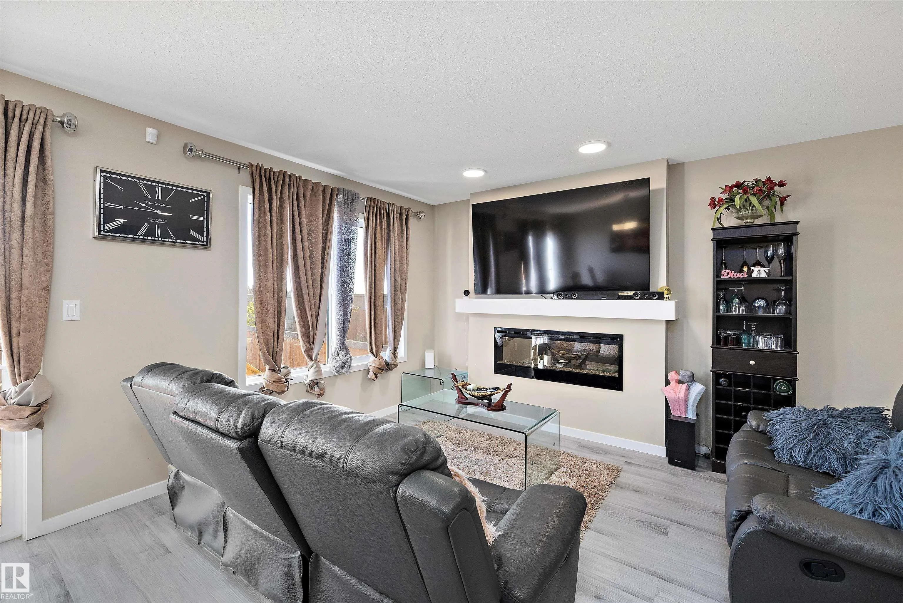 681 EAGLESON Crescent