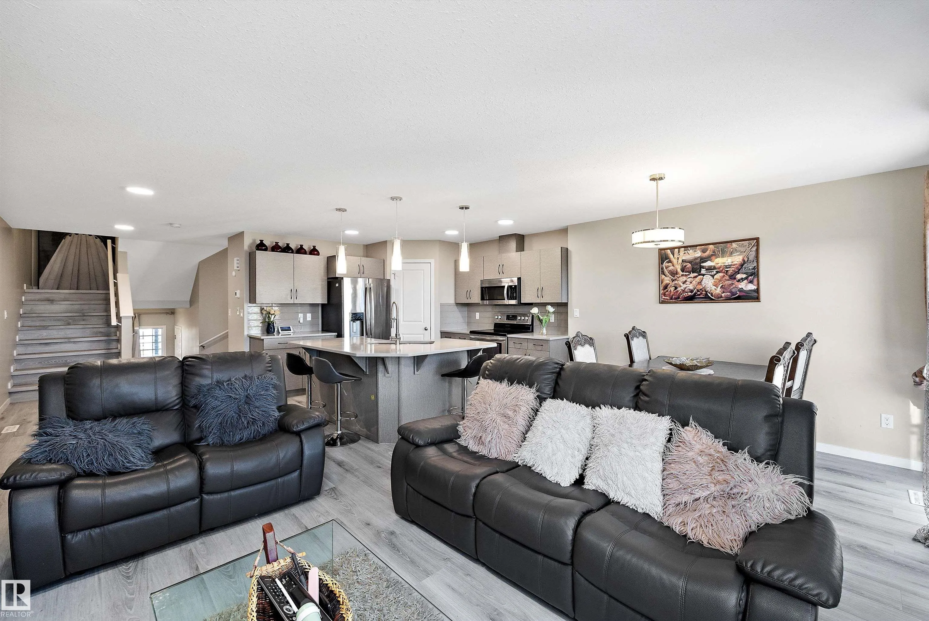 681 EAGLESON Crescent