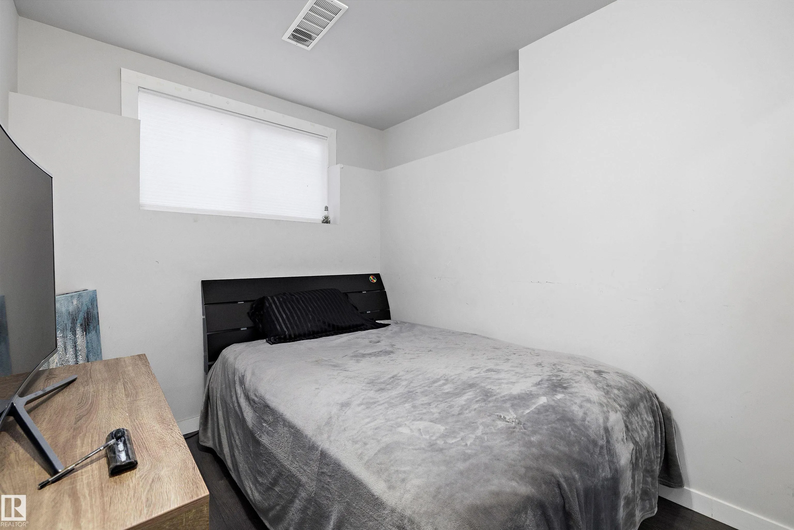 681 EAGLESON Crescent