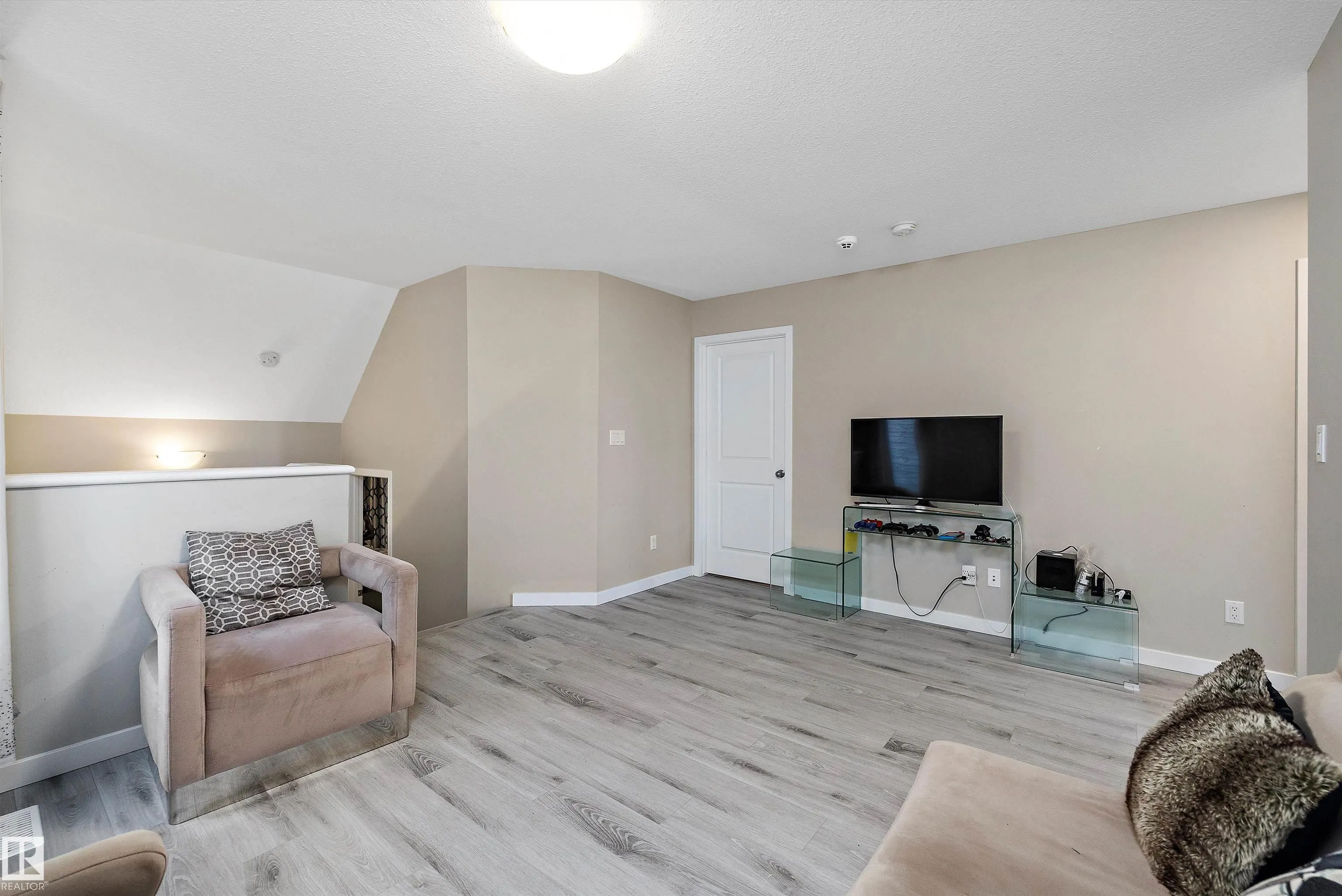 681 EAGLESON Crescent