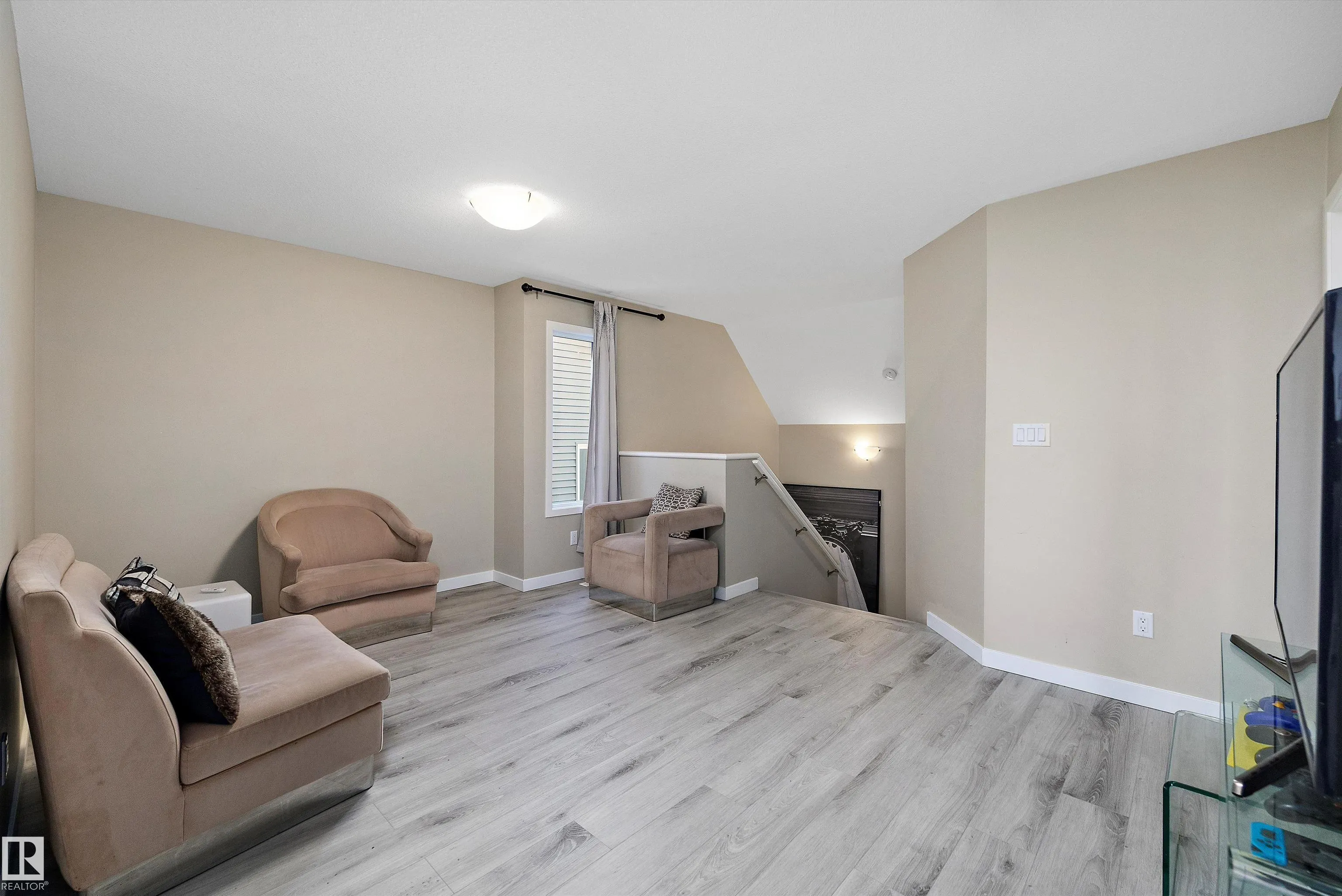 681 EAGLESON Crescent