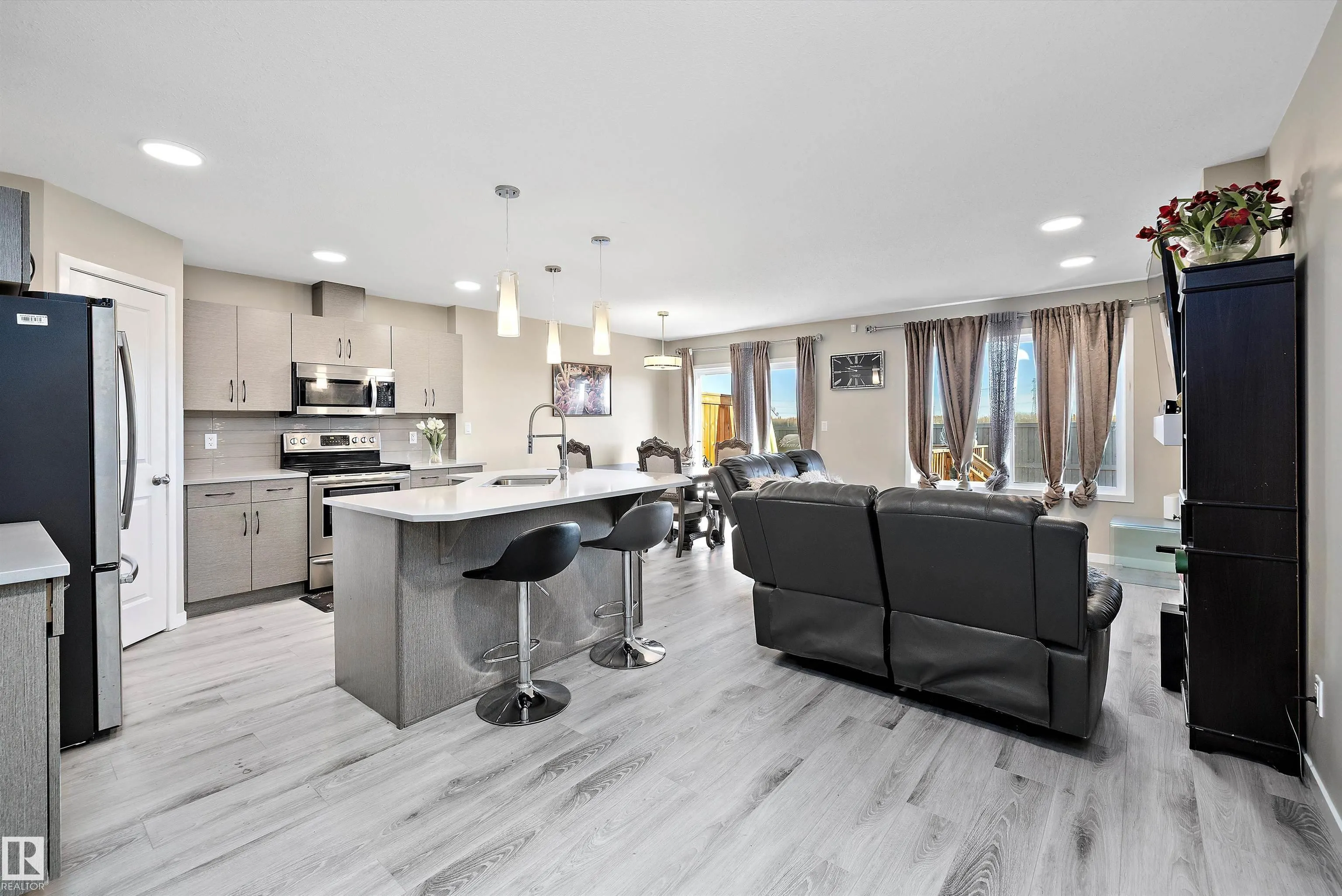 681 EAGLESON Crescent